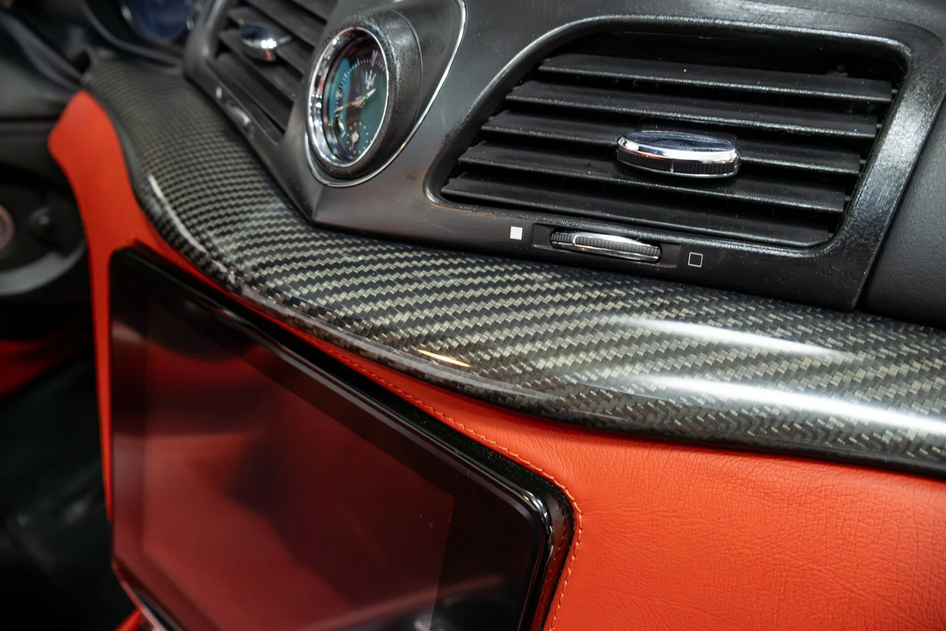 mph044_2008632247_Used_2018_Maserati_Gran_Turismo_1761598740_4353603f30