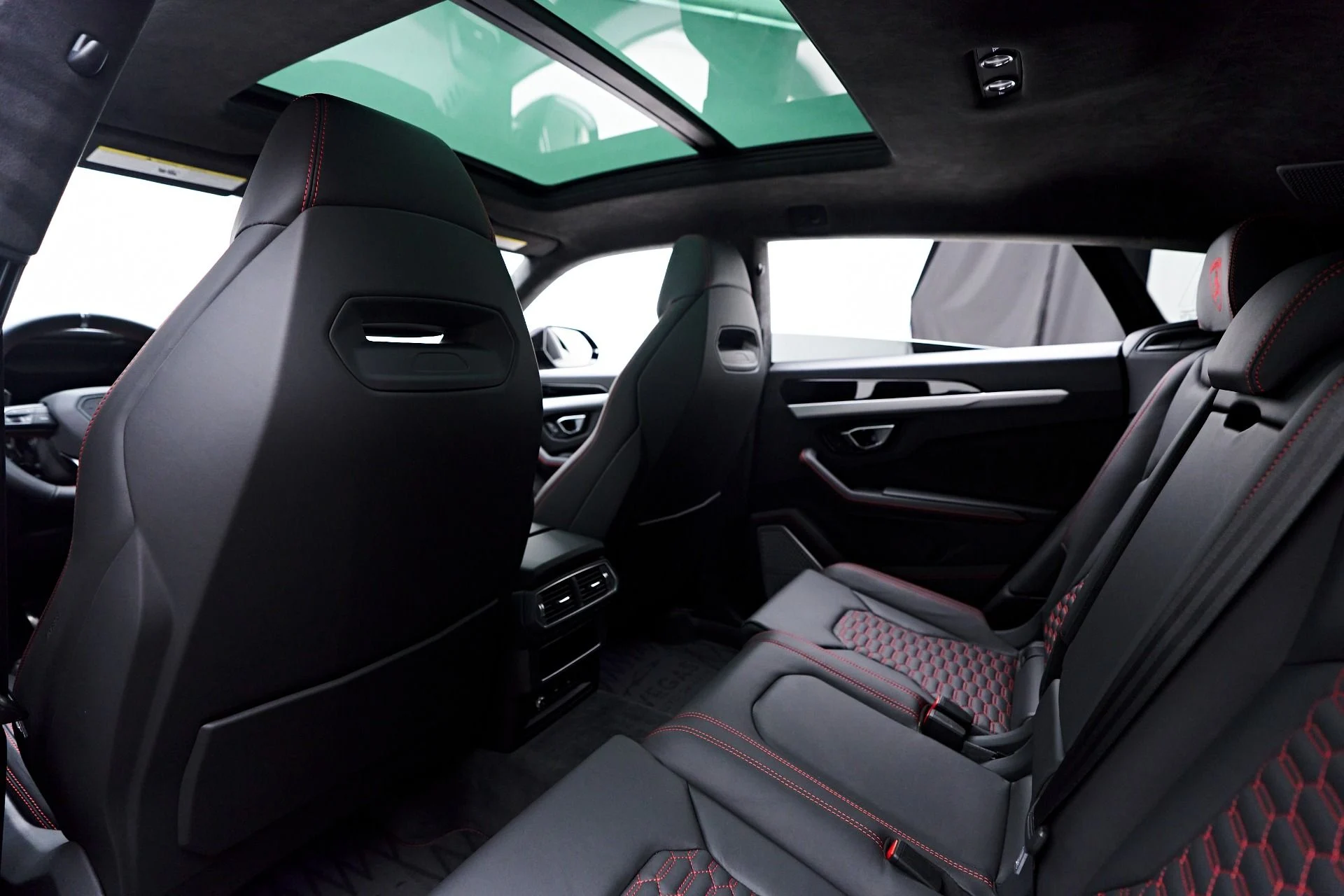 mph044_2012447221_Used_2022_Lamborghini_Urus_1753311555_f5fbad5a8e