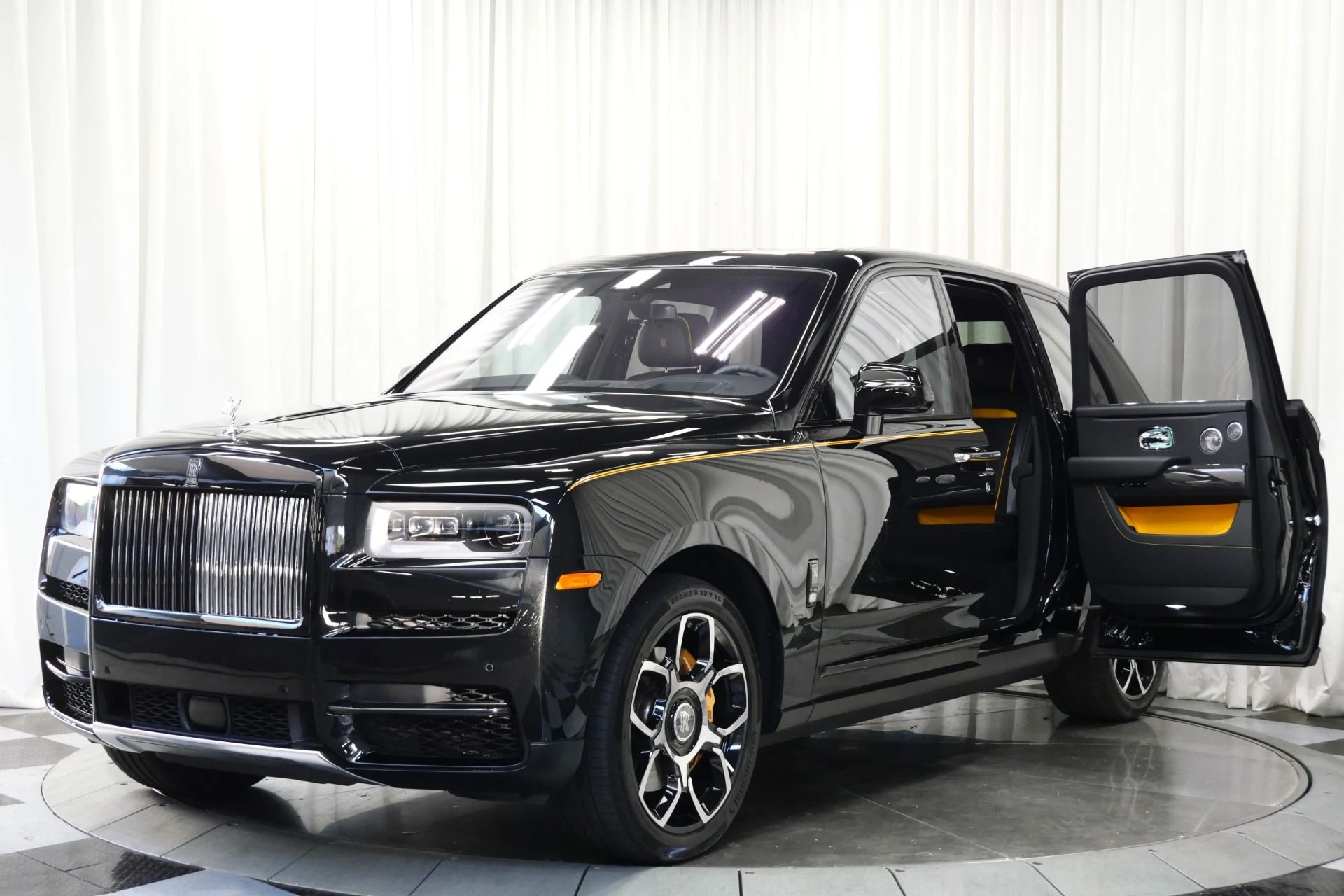 mph044_2013424779_Used_2023_Rolls_Royce_Cullinan_Black_Badge_1753287891_de108a913f