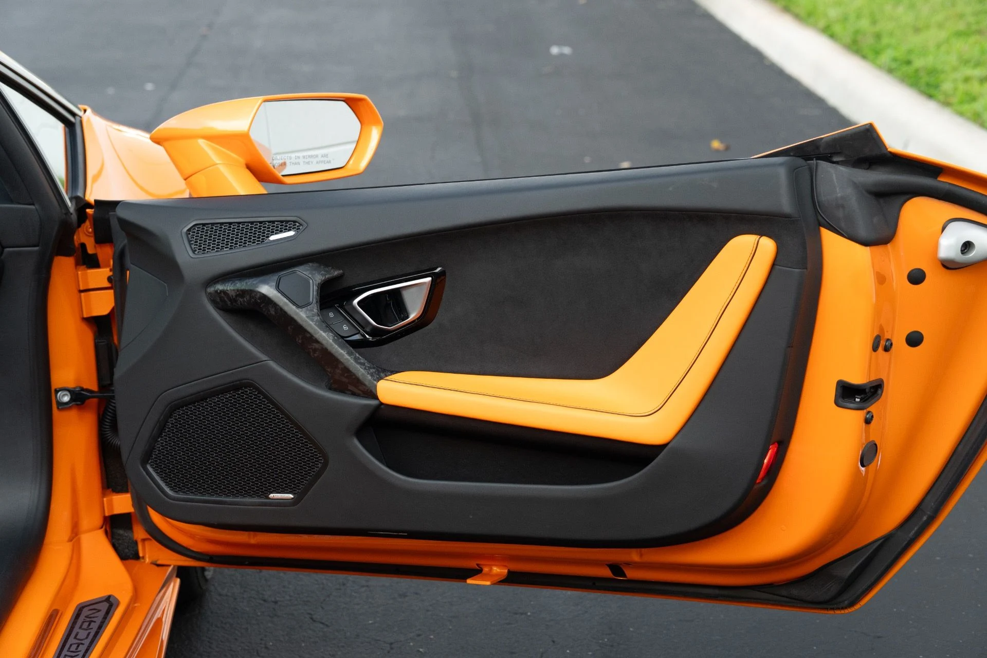 mph044_2036551798_Used_2021_Lamborghini_Huracan_EVO_Spyder_1775496293_093eaf1405