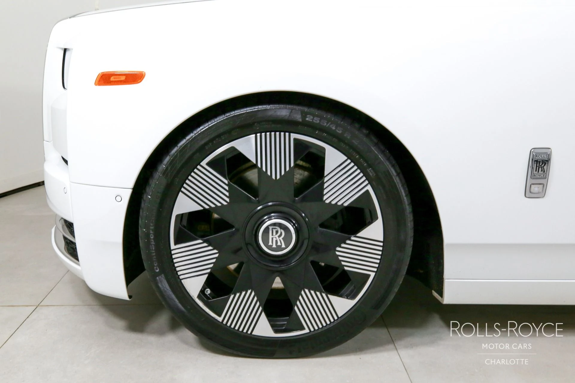 mph044_2037570899_Used_2024_Rolls_Royce_Phantom_1767116656_5de8f9c2df