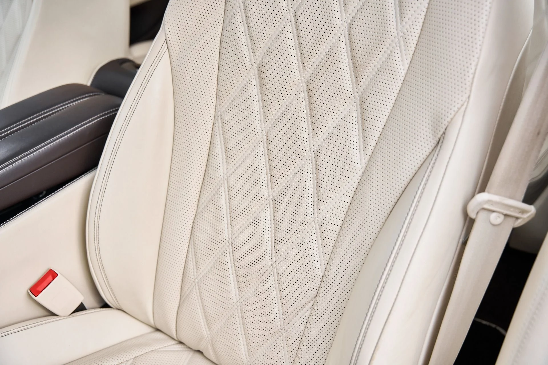 mph044_2038392721_Used_2015_Bentley_Flying_Spur_V8_1769278377_5d038c2cac