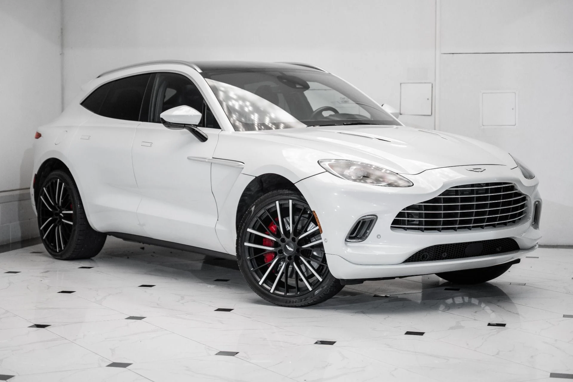 mph044_2047216155_Used_2023_Aston_Martin_DBX_1759420185_f7885be386