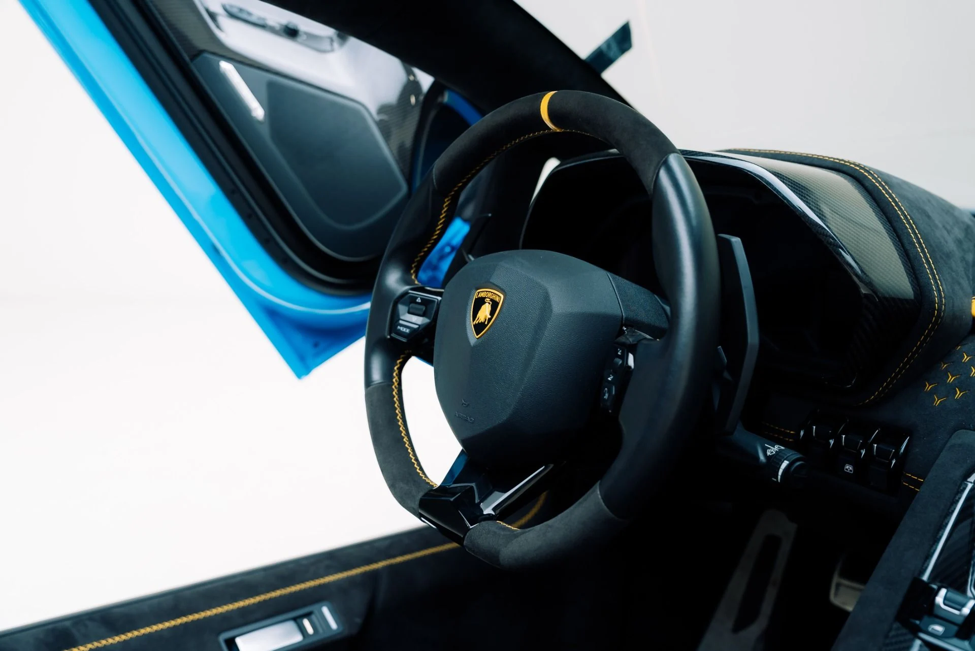 mph044_2047513841_Used_2022_Lamborghini_Aventador_LP_780_4_Ultimae_1767656991_a1c9fa85e6