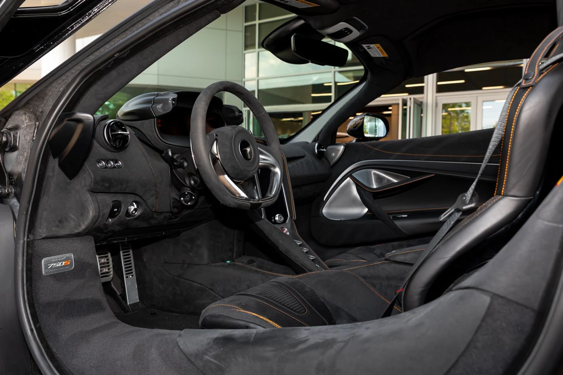 mph044_2049774227_538_p45_l_0c7b44bbca