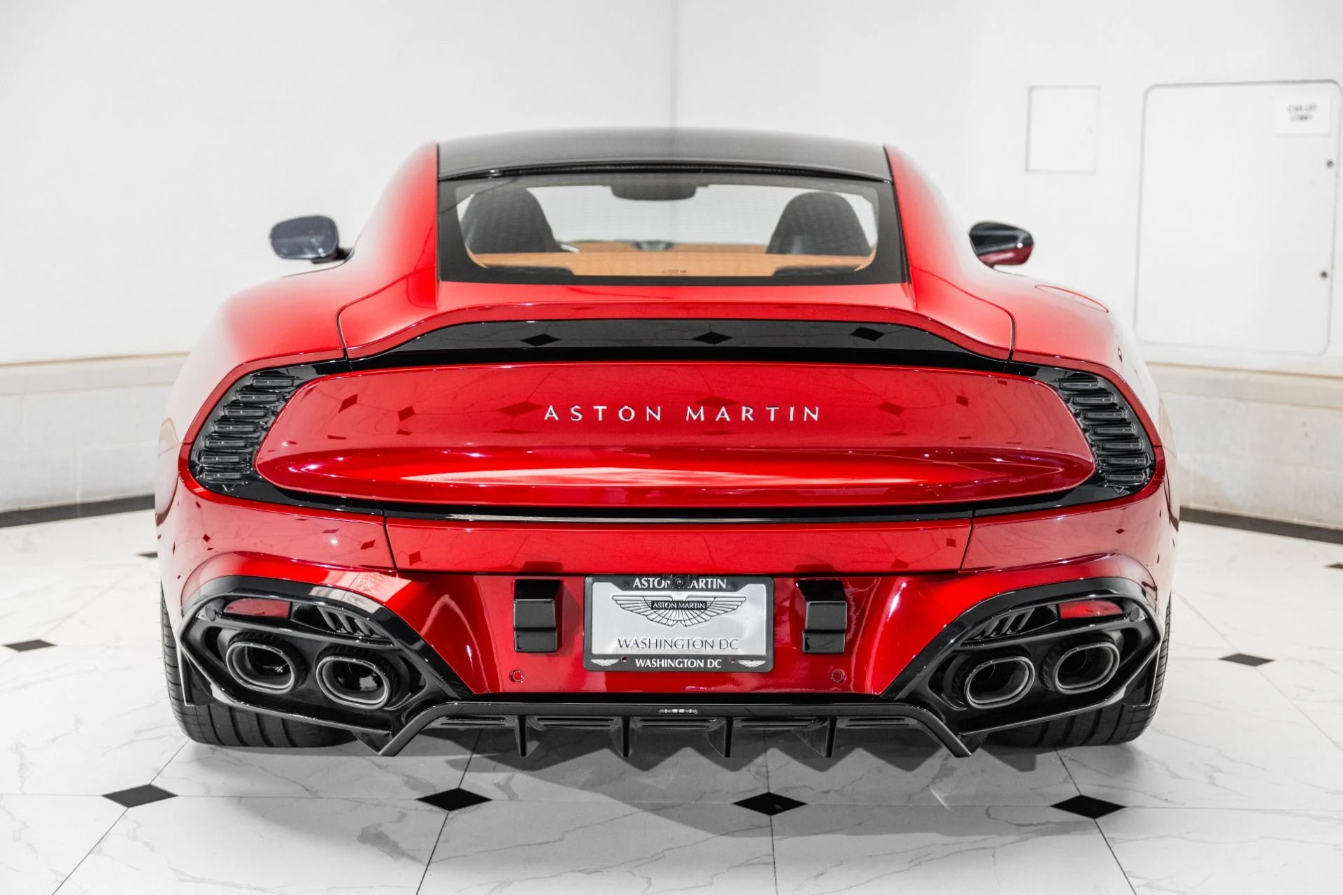 mph044_2050092852_Used_2025_Aston_Martin_Vanquish_1751746222_3c6395af5c