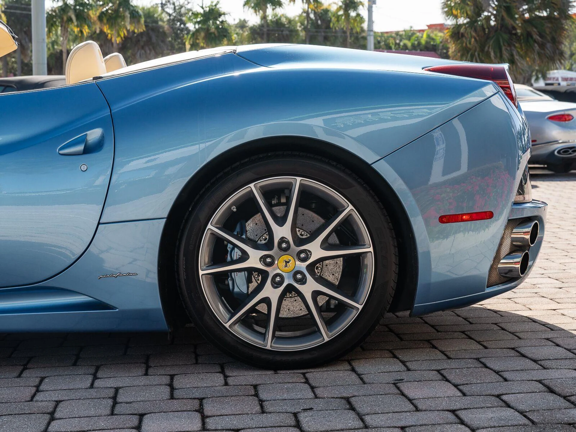 mph044_2071037537_Used_2010_Ferrari_California_1793131322_5f7678c7a6