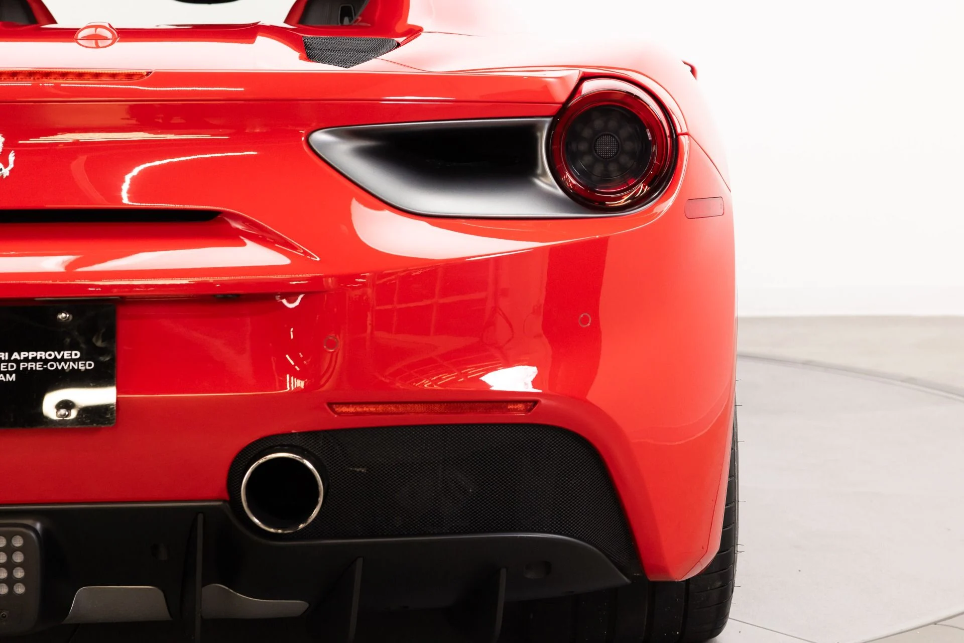 mph044_2091052283_Used_2017_Ferrari_488_Spider_1782928038_401bf38175