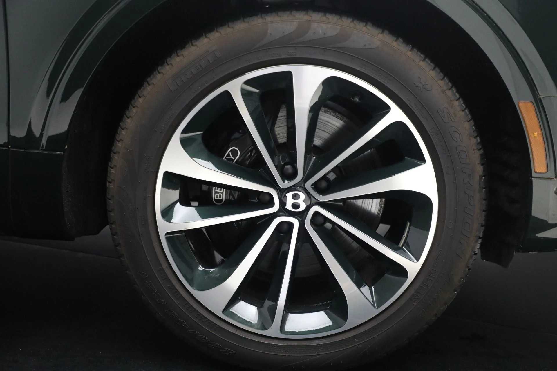 mph044_2103239726_New_2023_Bentley_Bentayga_V8_0146f8adc8