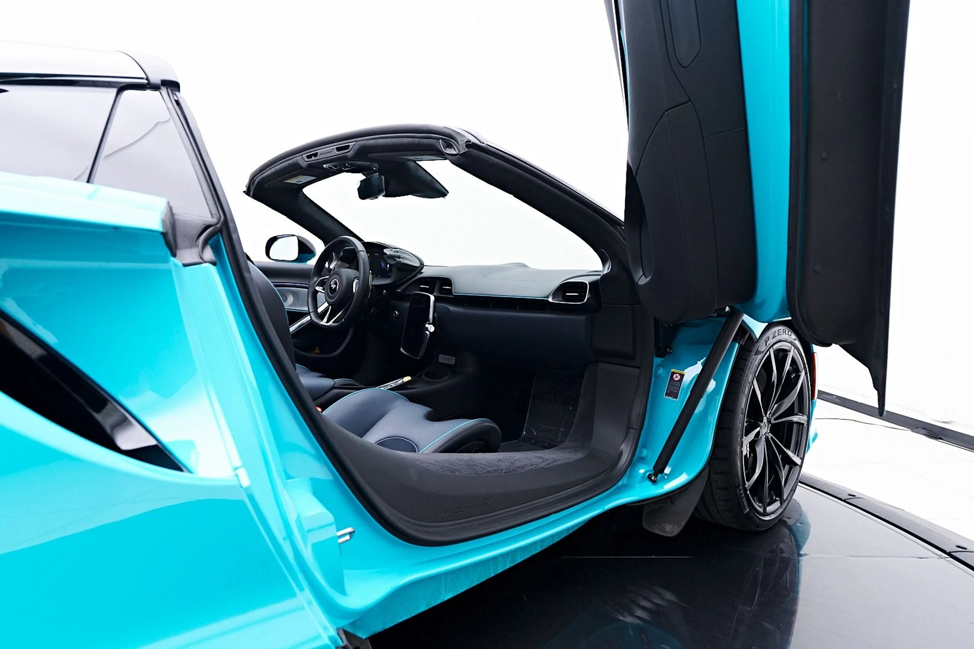 mph044_2106409782_Used_2025_Mc_Laren_Artura_Tech_Lux_1745952984_bdab9f872a