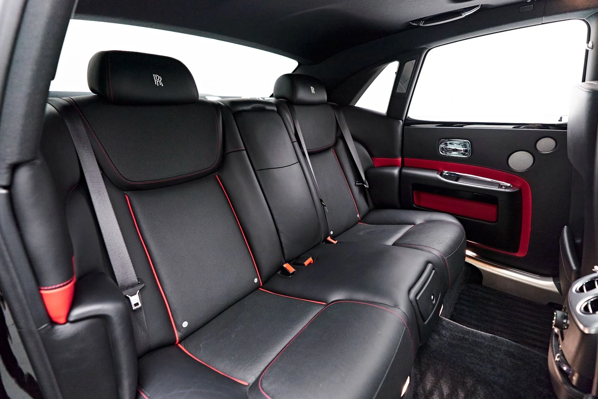 mph044_2121115683_Used_2019_Rolls_Royce_Ghost_Base_1713298107_68b9a2f3c8