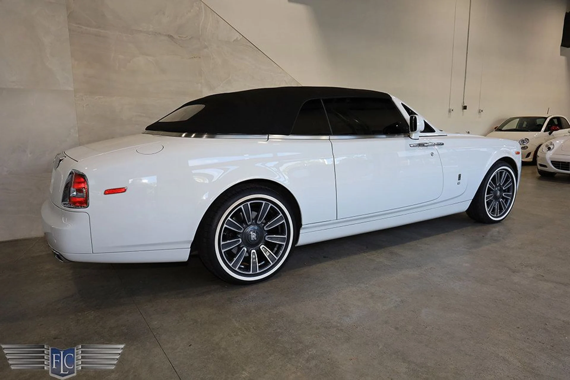 mph044_2122309626_used_2017_rolls_royce_phantom_drophead_covertiblefinaledition_9689_22834890_45_1024_14c04ee97c