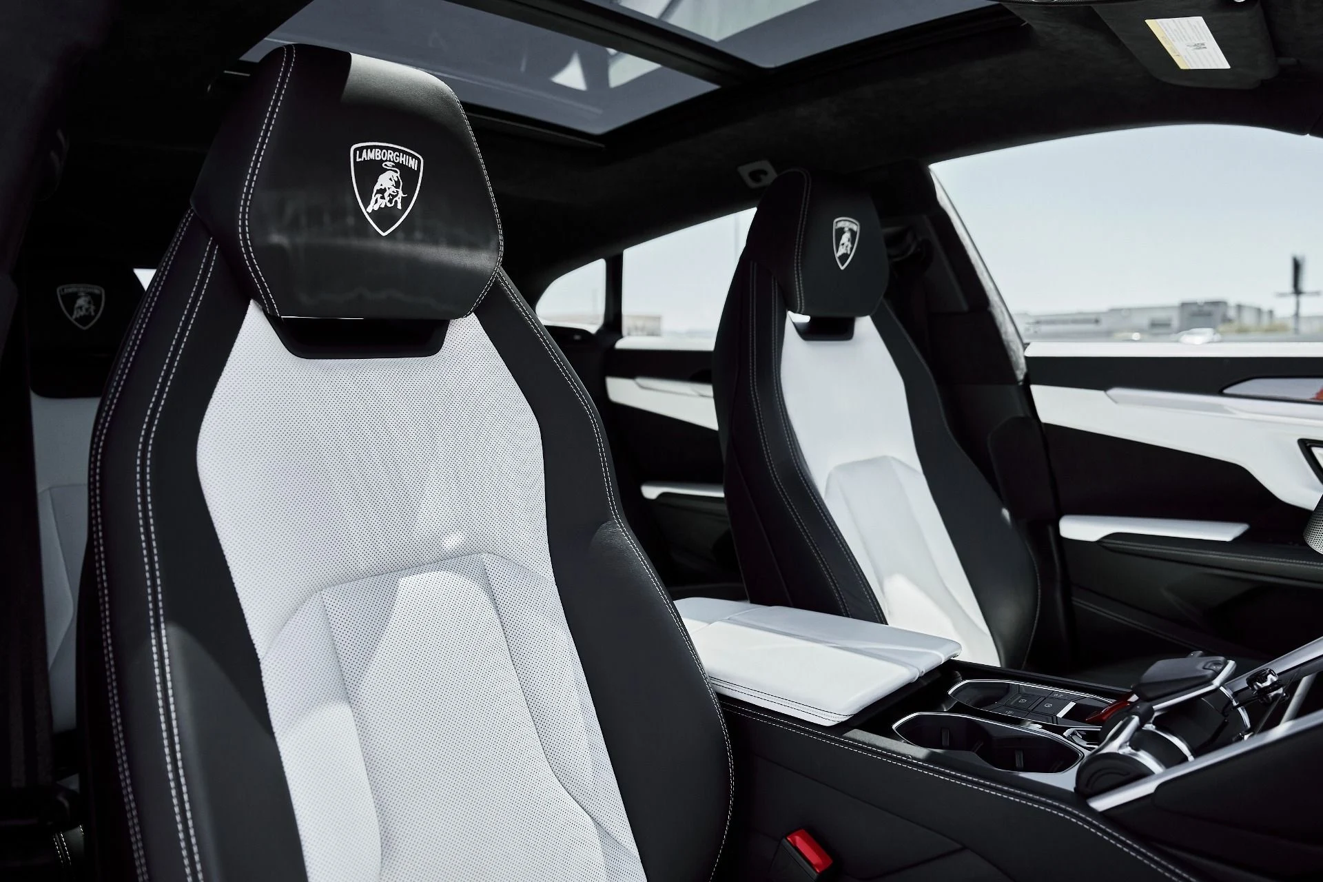 mph044_2123492020_Used_2019_Lamborghini_Urus_Base_1776301872_e5161f246e