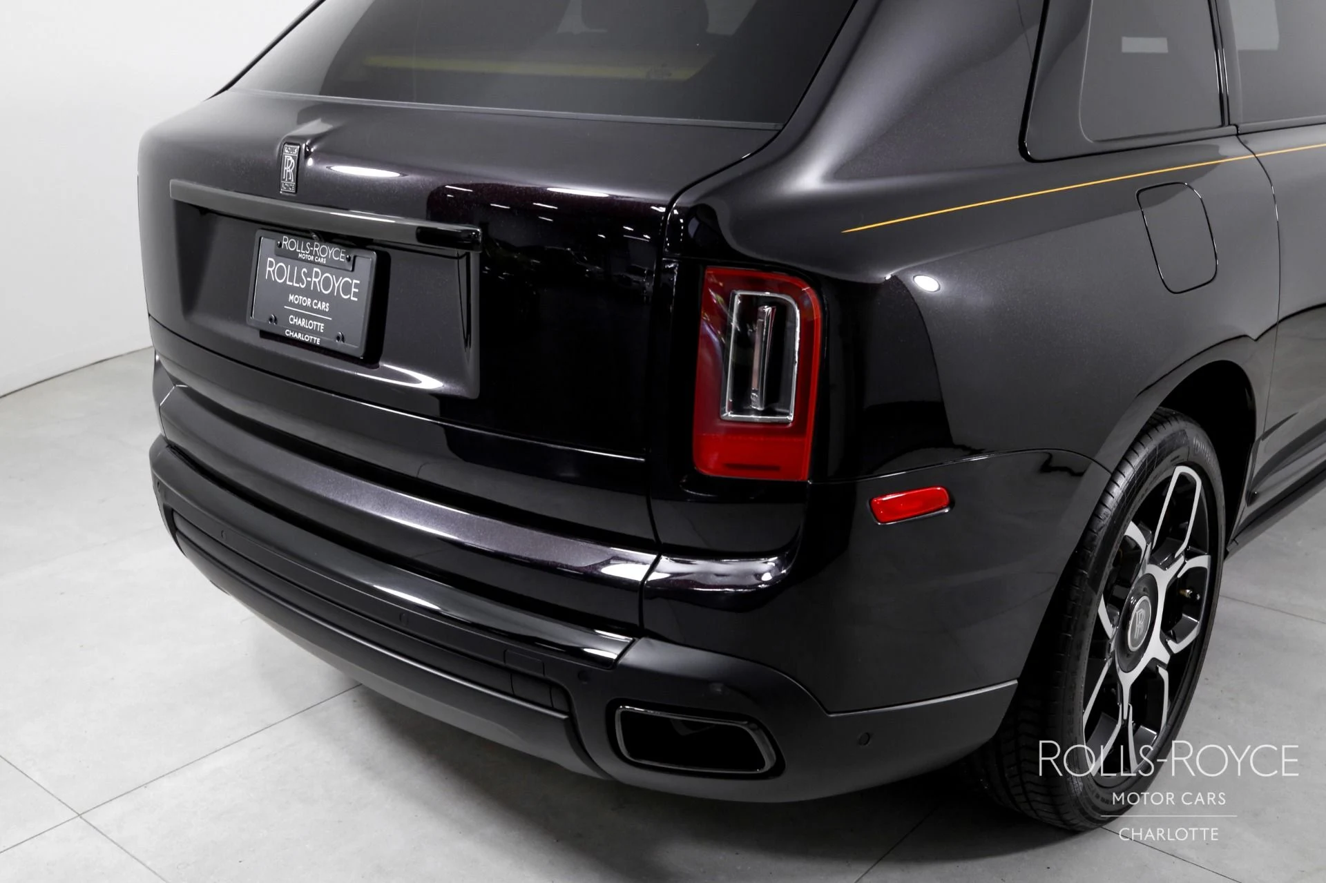 mph044_2130264018_Used_2023_Rolls_Royce_Black_Badge_Cullinan_1767375096_f684204e0e