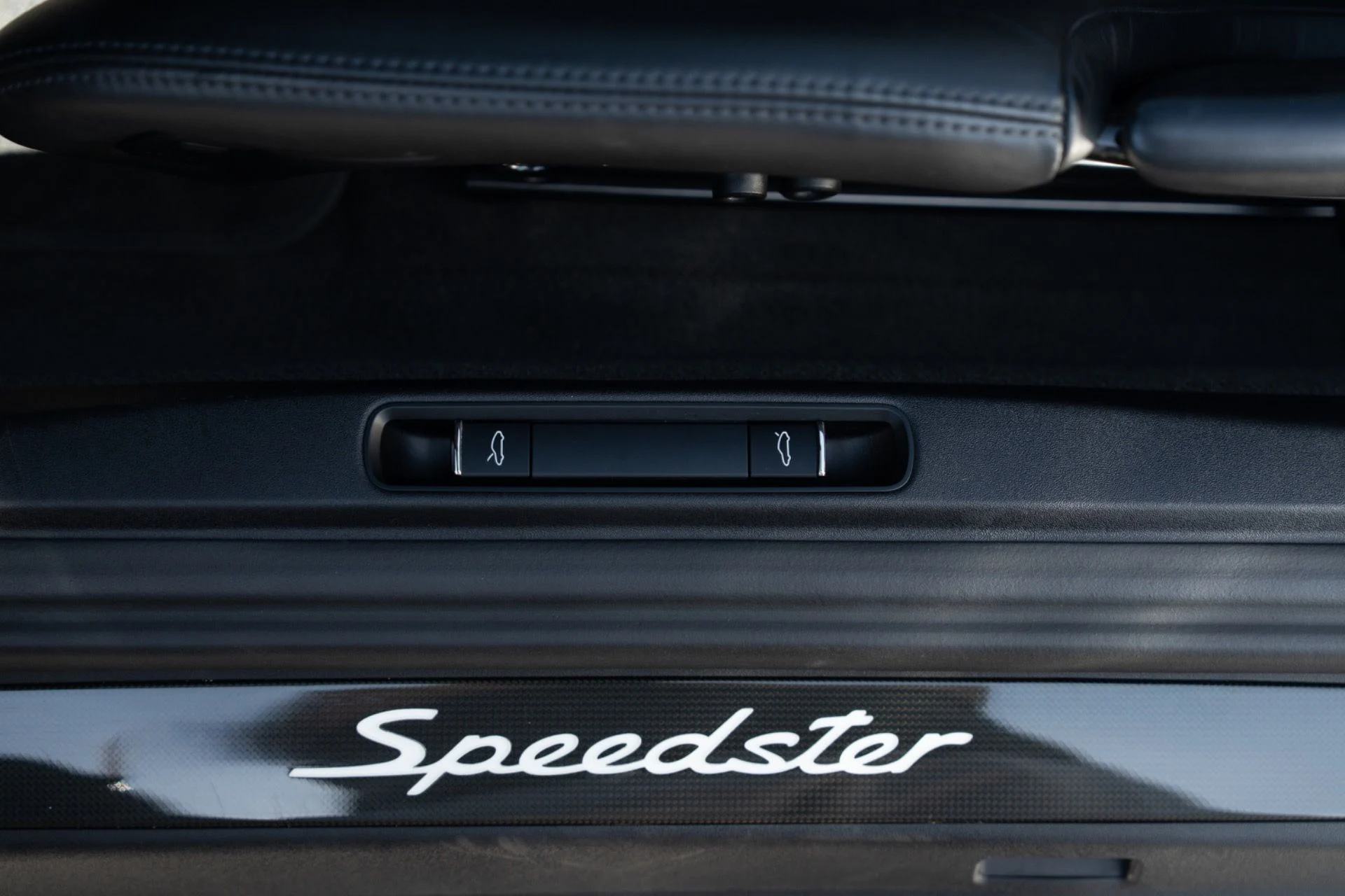 mph044_2133395130_Used_2019_Porsche_911_Speedster_1781046601_9f7014f872
