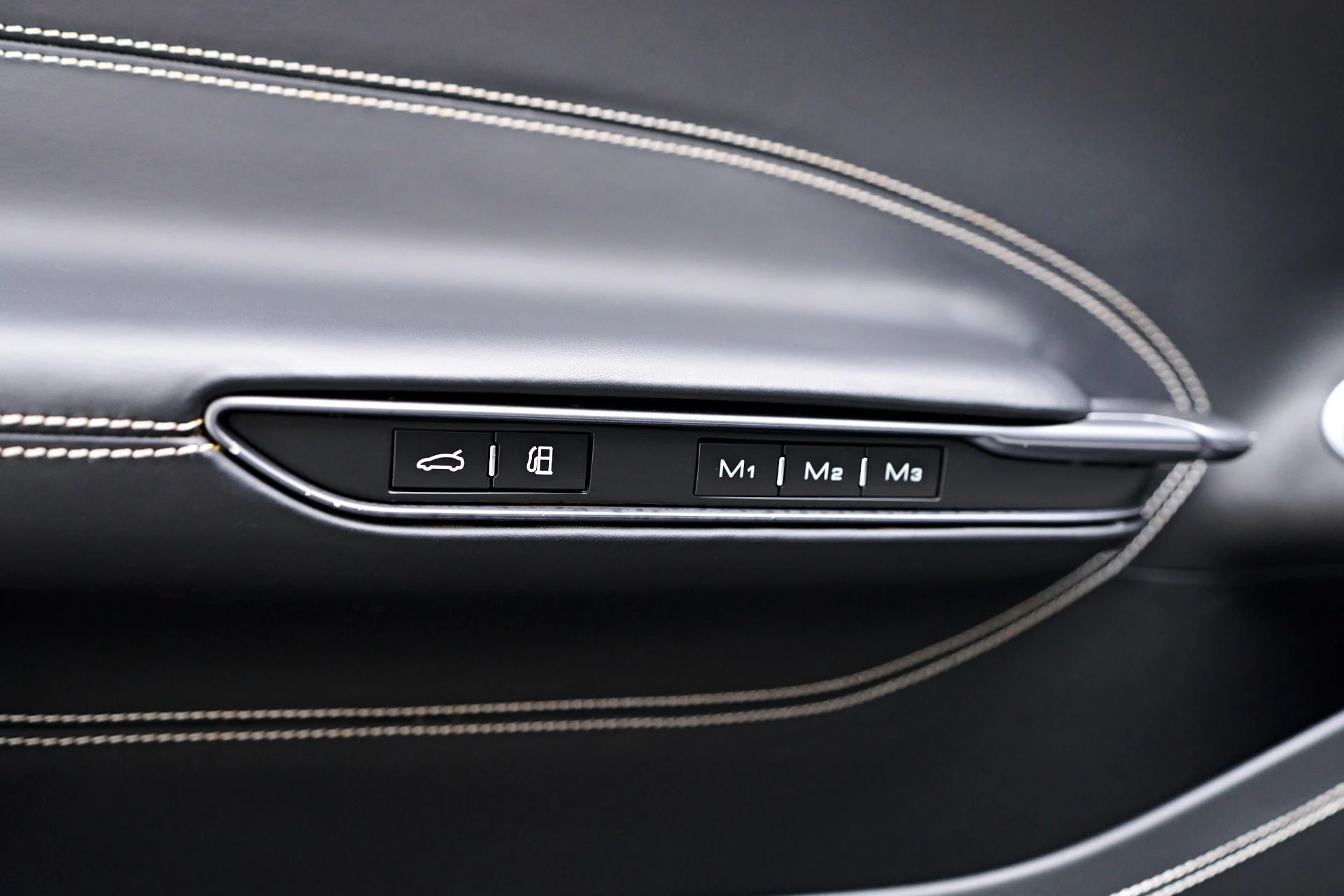 mph044_2137229004_Used_2019_Ferrari_GTC_4_Lusso_T_1758850872_bcfd36b23f