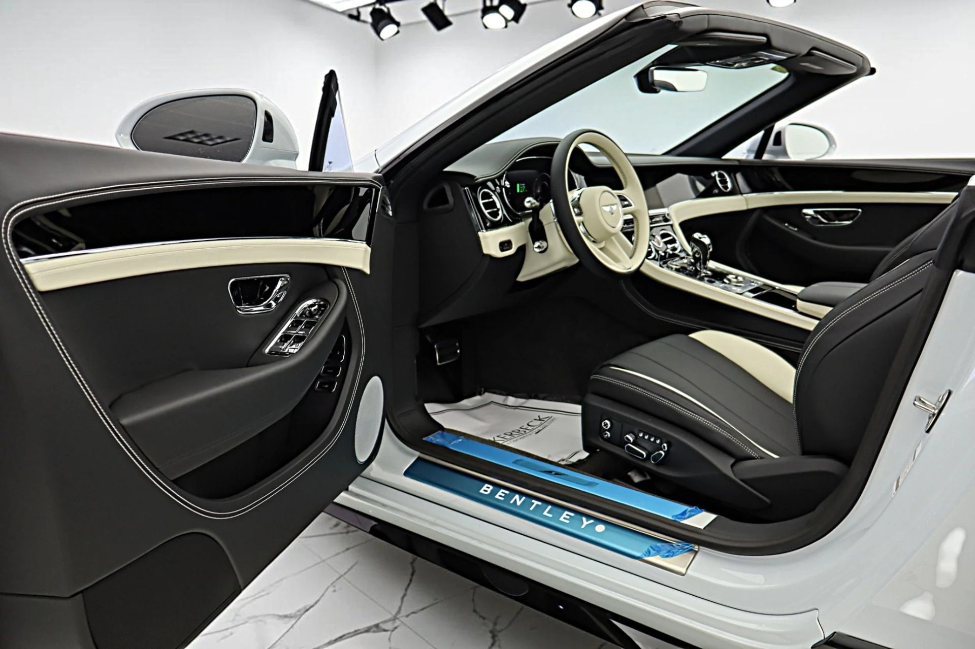 mph044_2140900665_New_2026_Bentley_Continental_GTC_S_eca81702ee