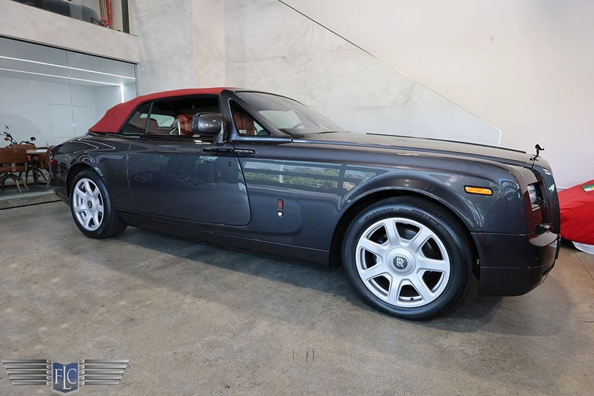 mph044_2152817878_used_2017_rolls_royce_phantom_drophead_coupe_9689_23040582_45_1024_5224c3d409