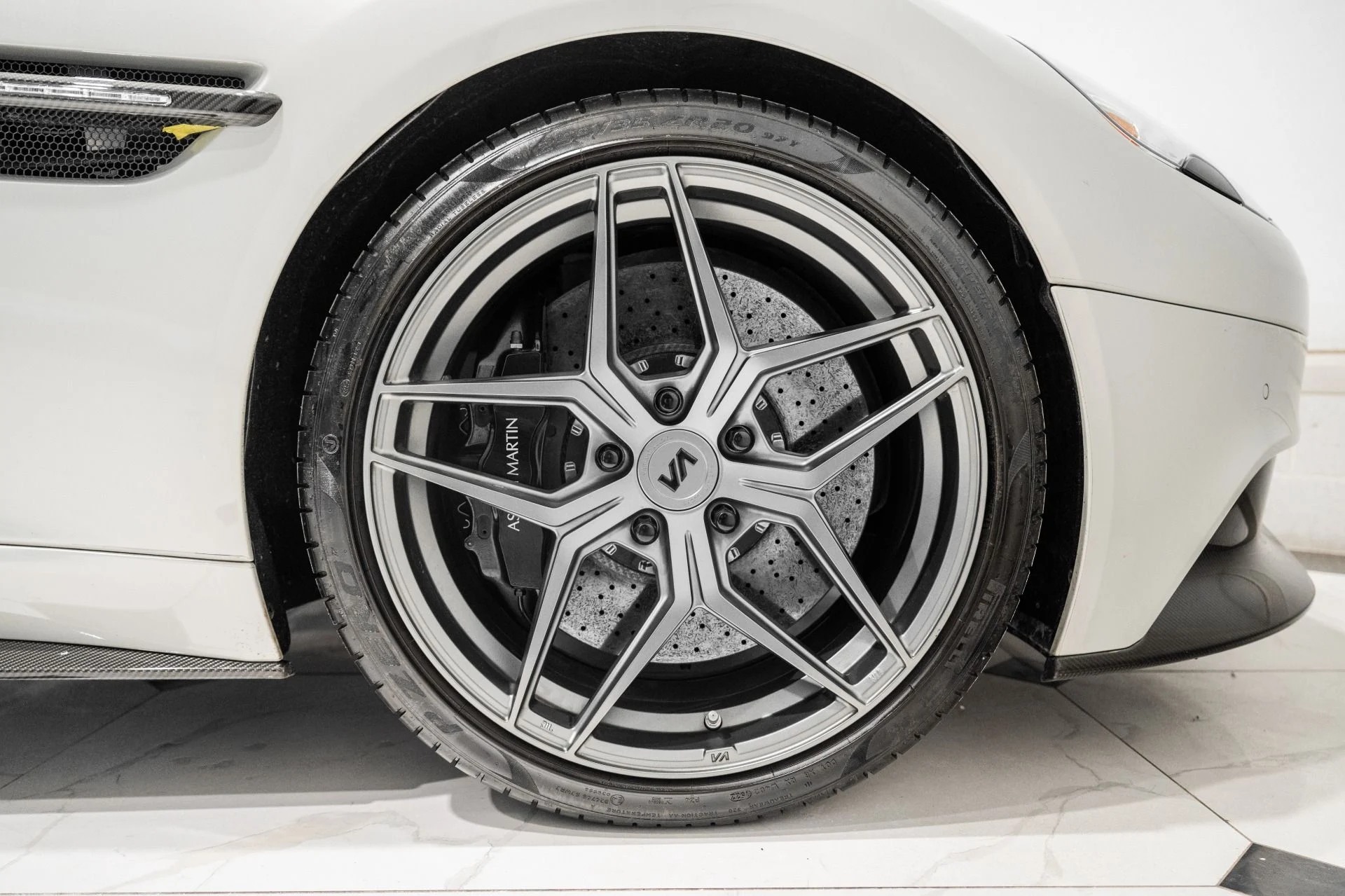 mph044_2169664732_Used_2016_Aston_Martin_Vanquish_V12_1770132200_3d475144c5