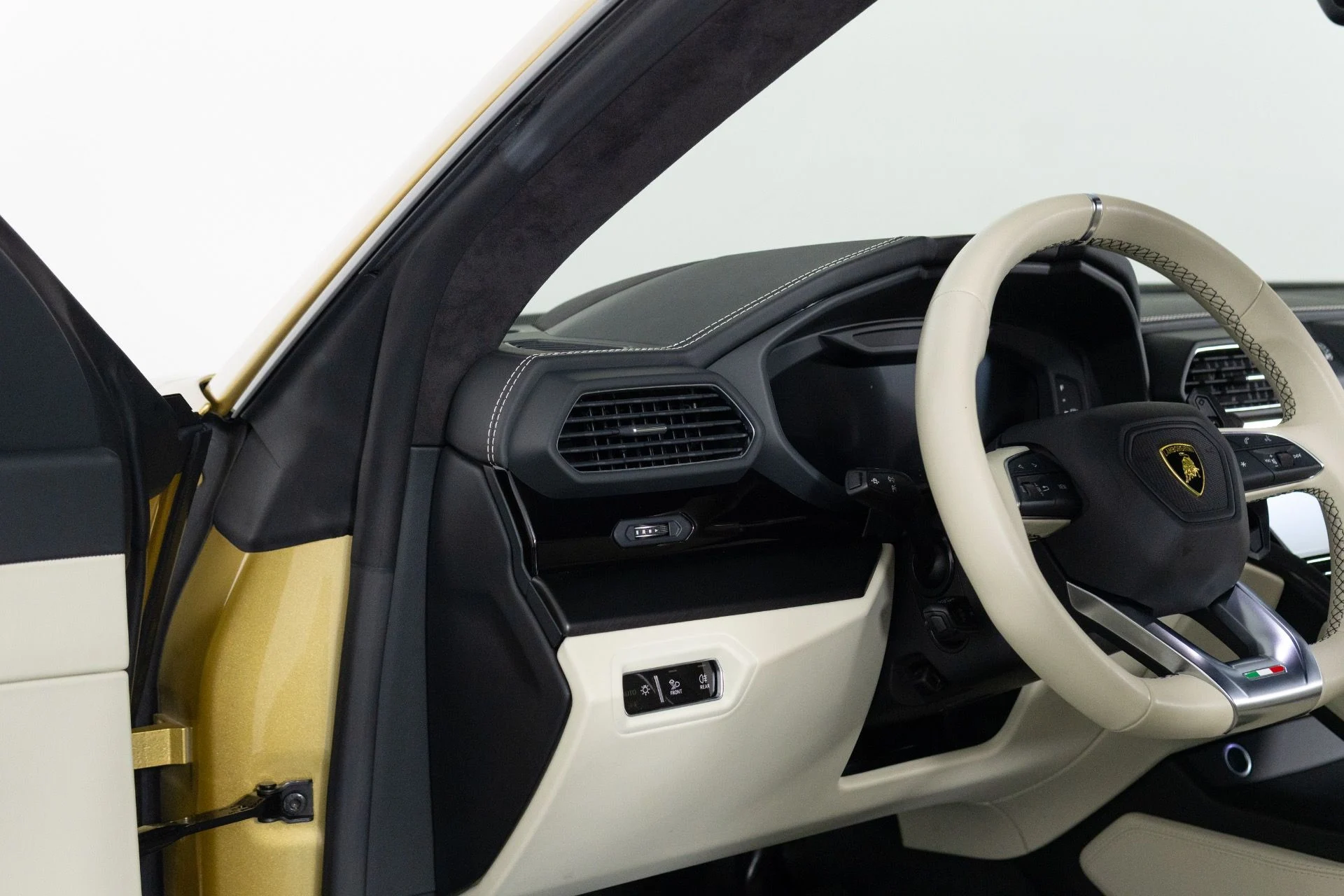 mph044_2170448088_Used_2023_Lamborghini_Urus_S_1781741186_dc2e8986b8