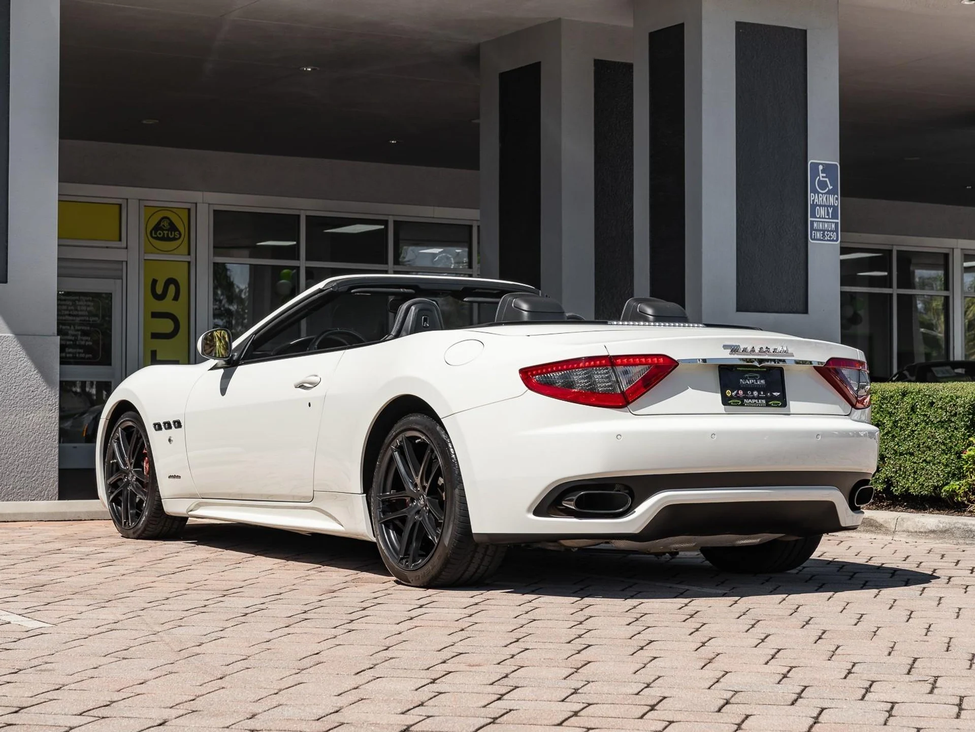 mph044_2181935021_Used_2015_Maserati_Gran_Turismo_Convertible_Sport_1760472392_b8f42bdd4a
