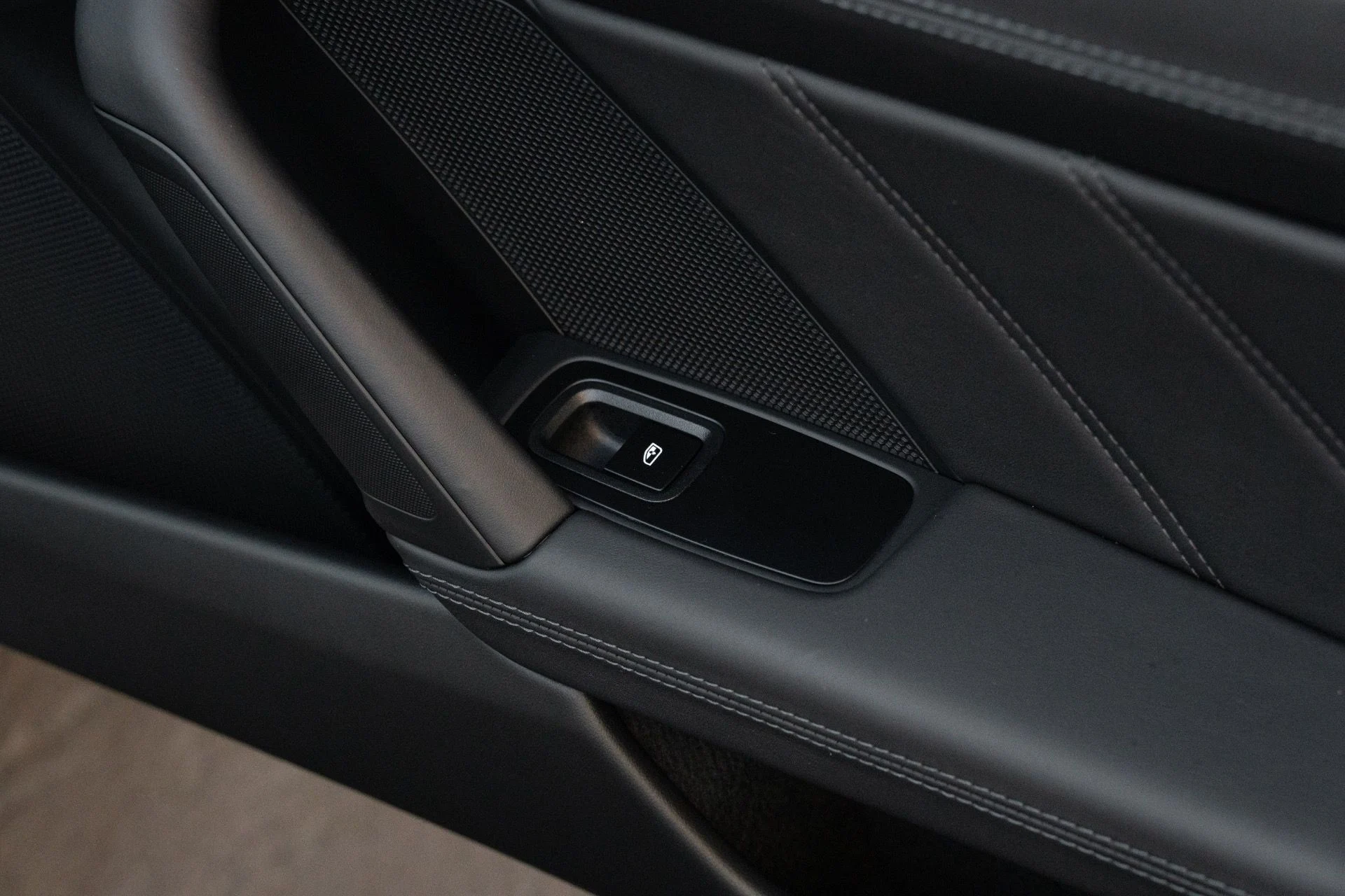 mph044_2188100394_Used_2024_Porsche_911_Turbo_1762281596_f6dcda3d04