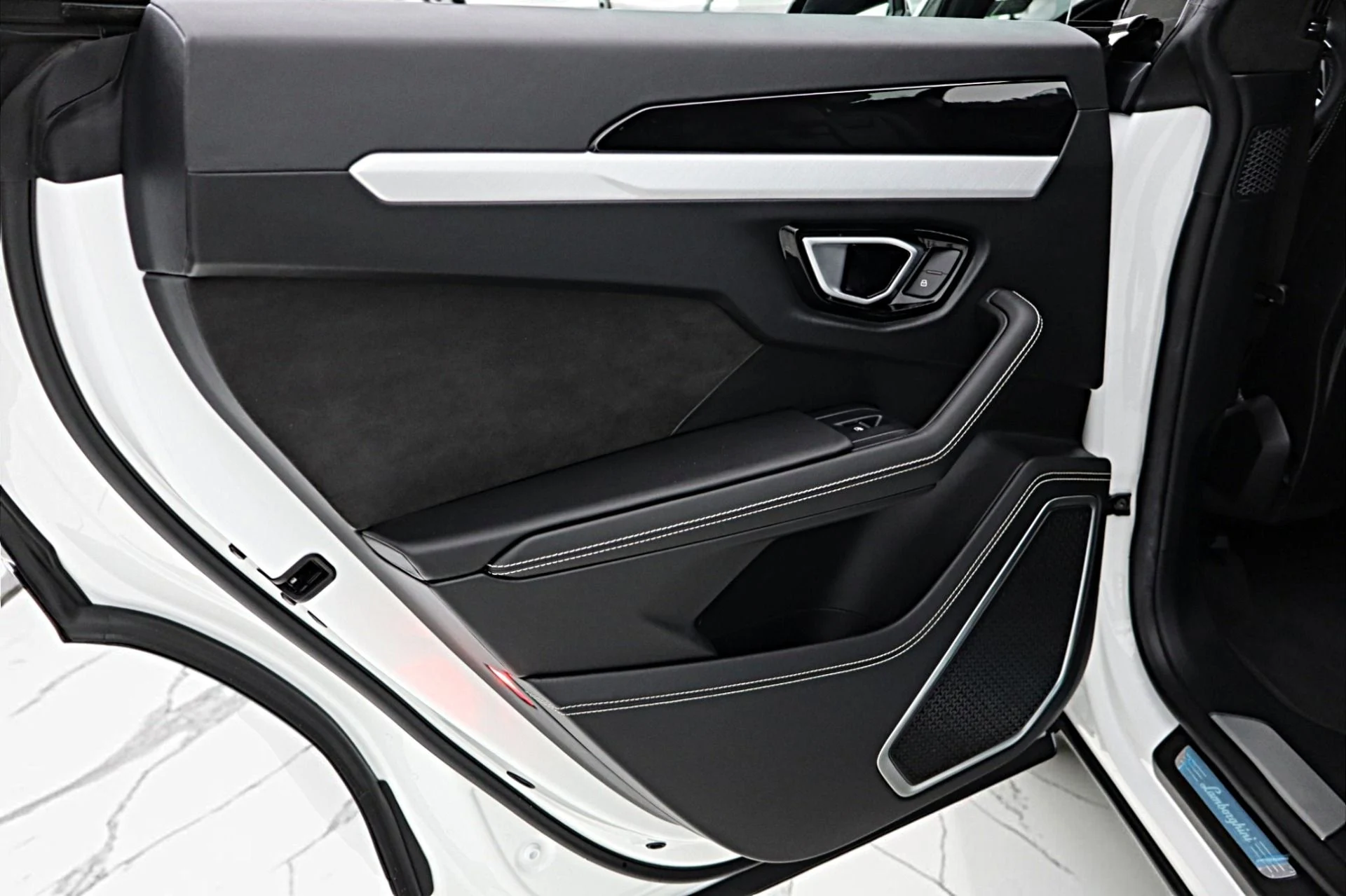 mph044_2201302225_Used_2020_Lamborghini_Urus_SELEZIONE_PRE_OWNED_CERTIFIED_f9d6dbacb9