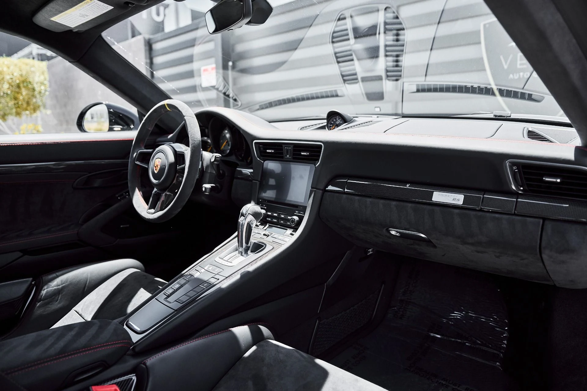 mph044_2209904561_Used_2018_Porsche_911_GT_2_RS_1778880958_da881737be