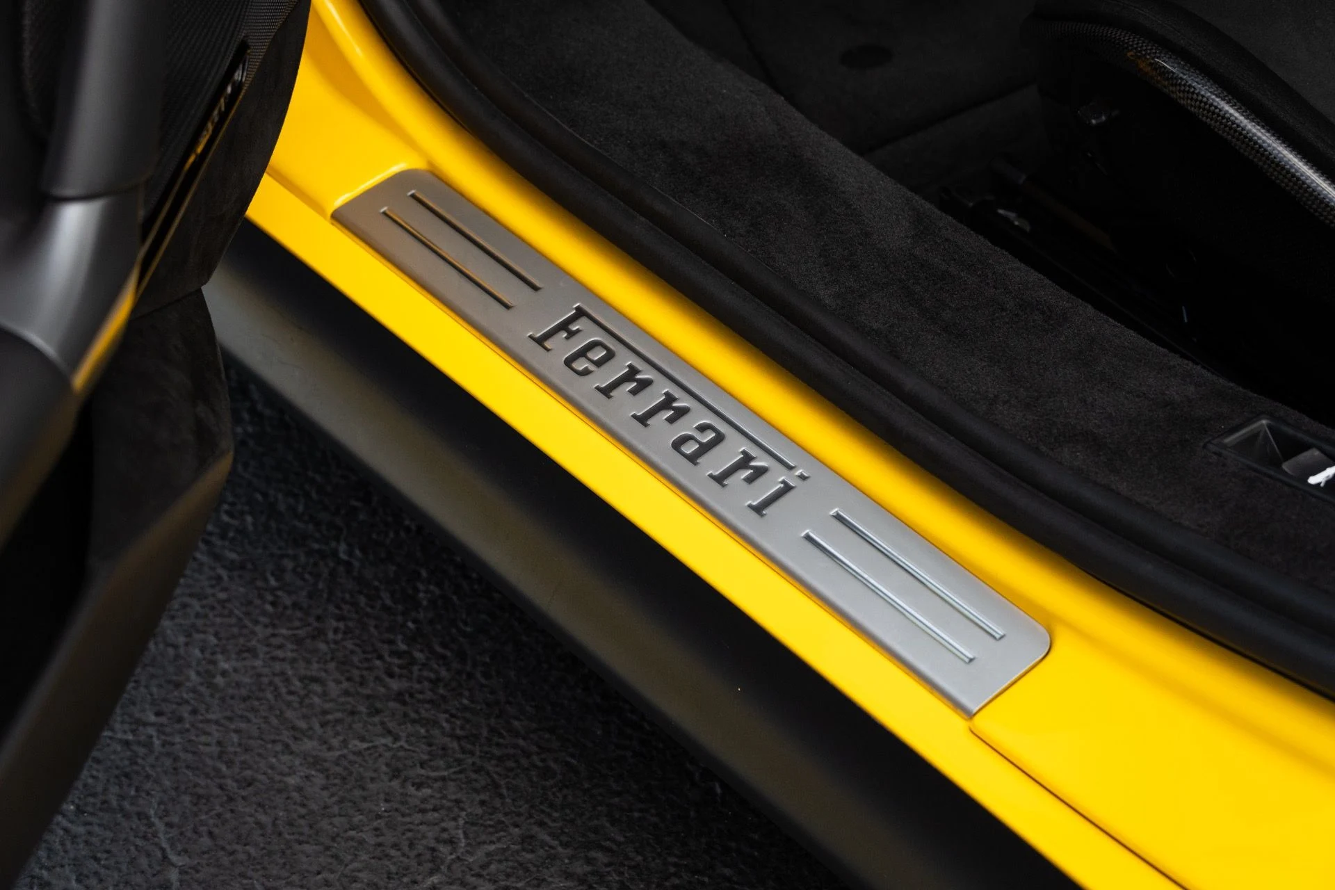 mph044_224453714_Used_2025_Ferrari_SF_90_Spider_1772646640_05f05279db