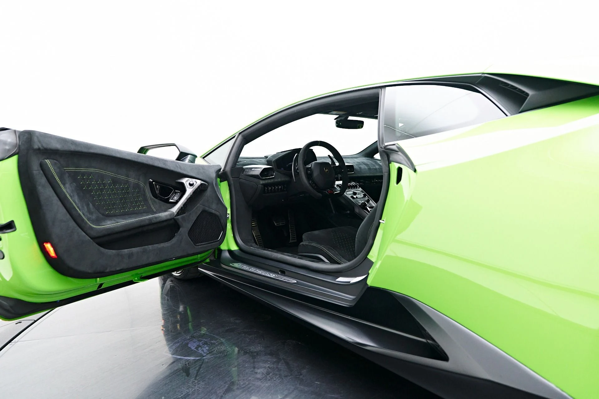 mph044_2253758565_Used_2019_Lamborghini_Huracan_Performante_1757626083_3f1170d636