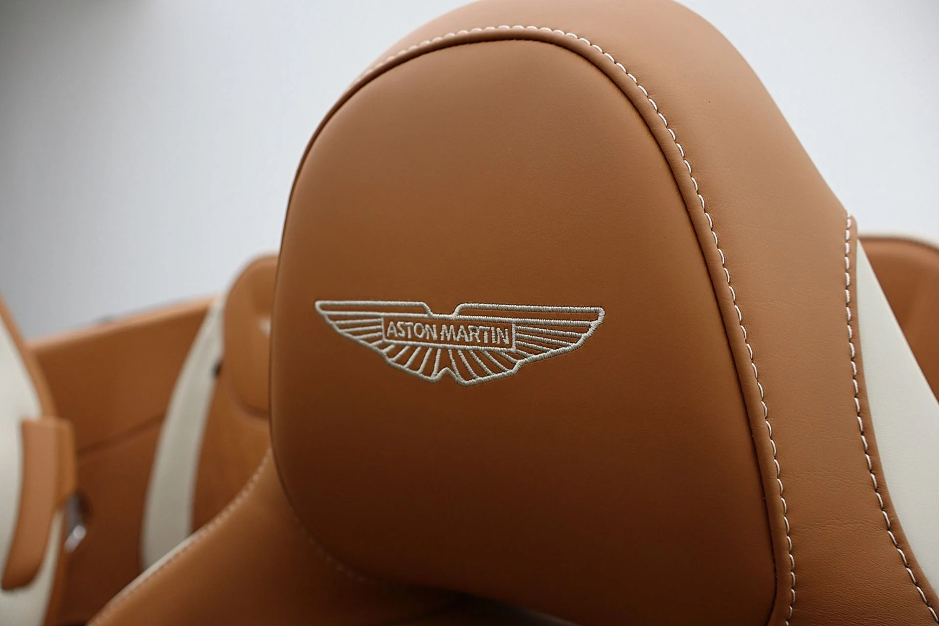 mph044_2257795959_New_2026_Aston_Martin_DB_12_Volante_ceddc2a313