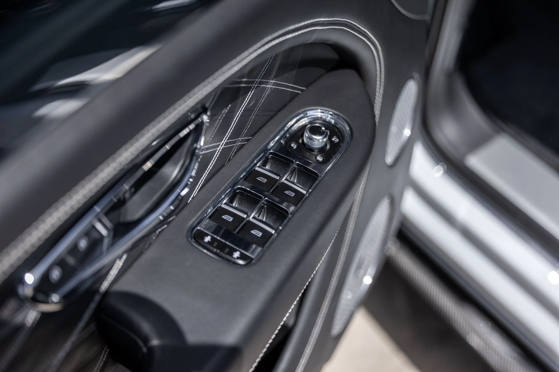 mph044_2263465364_Hi_Tech_Luxury_Imports_LLC_SJAHT_2_ZV_8_PC_020673_image_44_e9a49ebc54