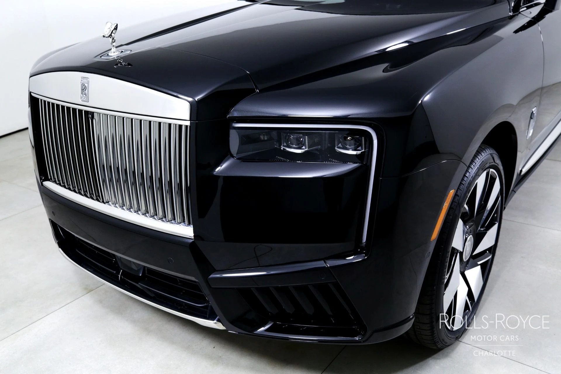 mph044_2270130884_Used_2025_Rolls_Royce_Cullinan_1746196138_2be358f786
