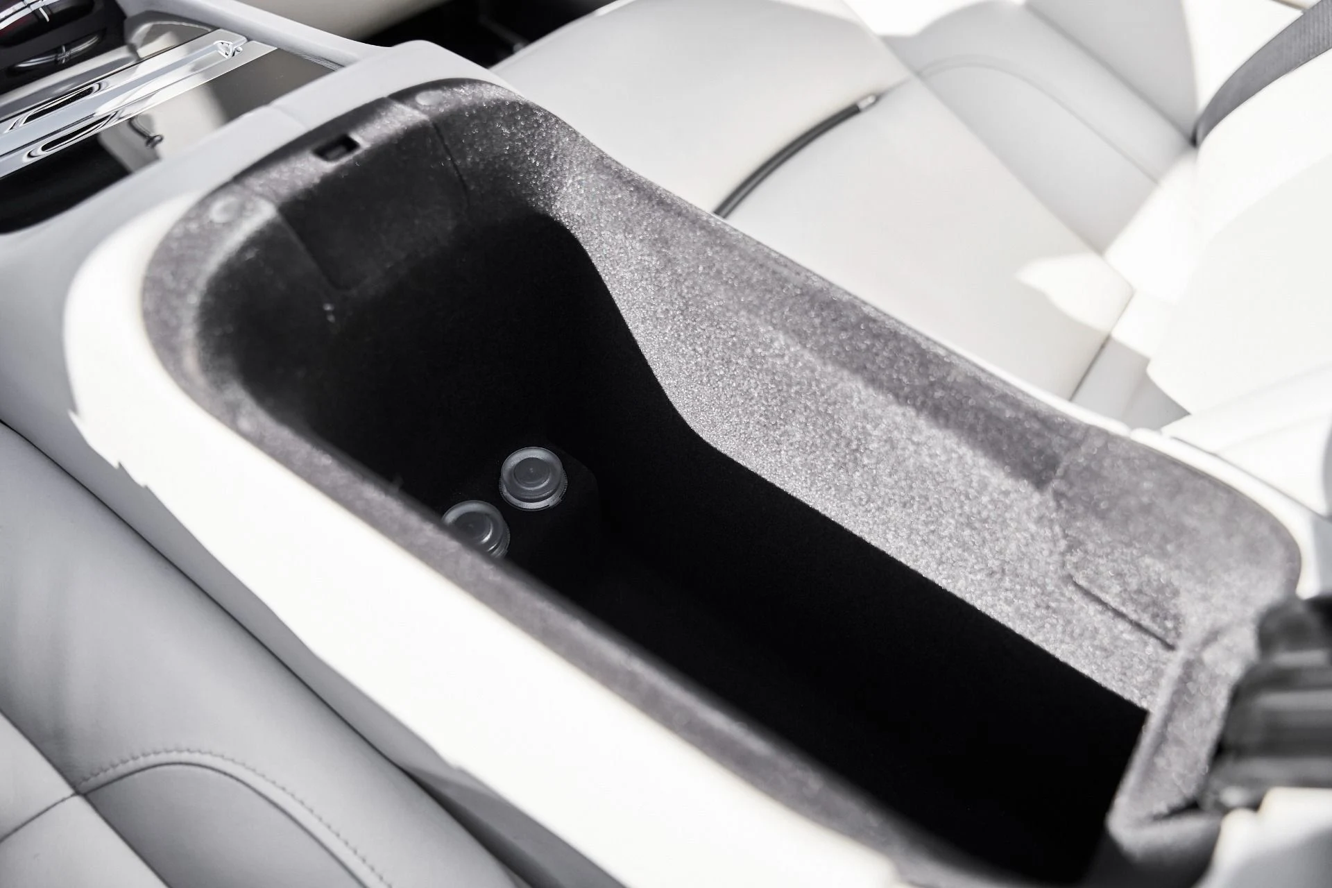 mph044_2282502155_Used_2016_Rolls_Royce_Dawn_Base_1770086743_7b93fc2c2c