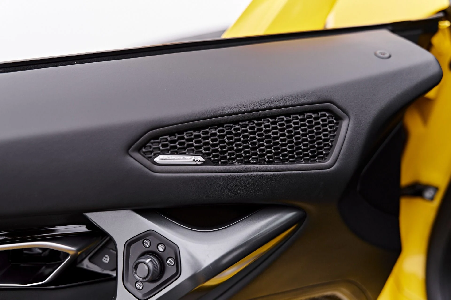 mph044_2284575651_Used_2022_Lamborghini_Huracan_EVO_Base_1787357870_0302259ceb
