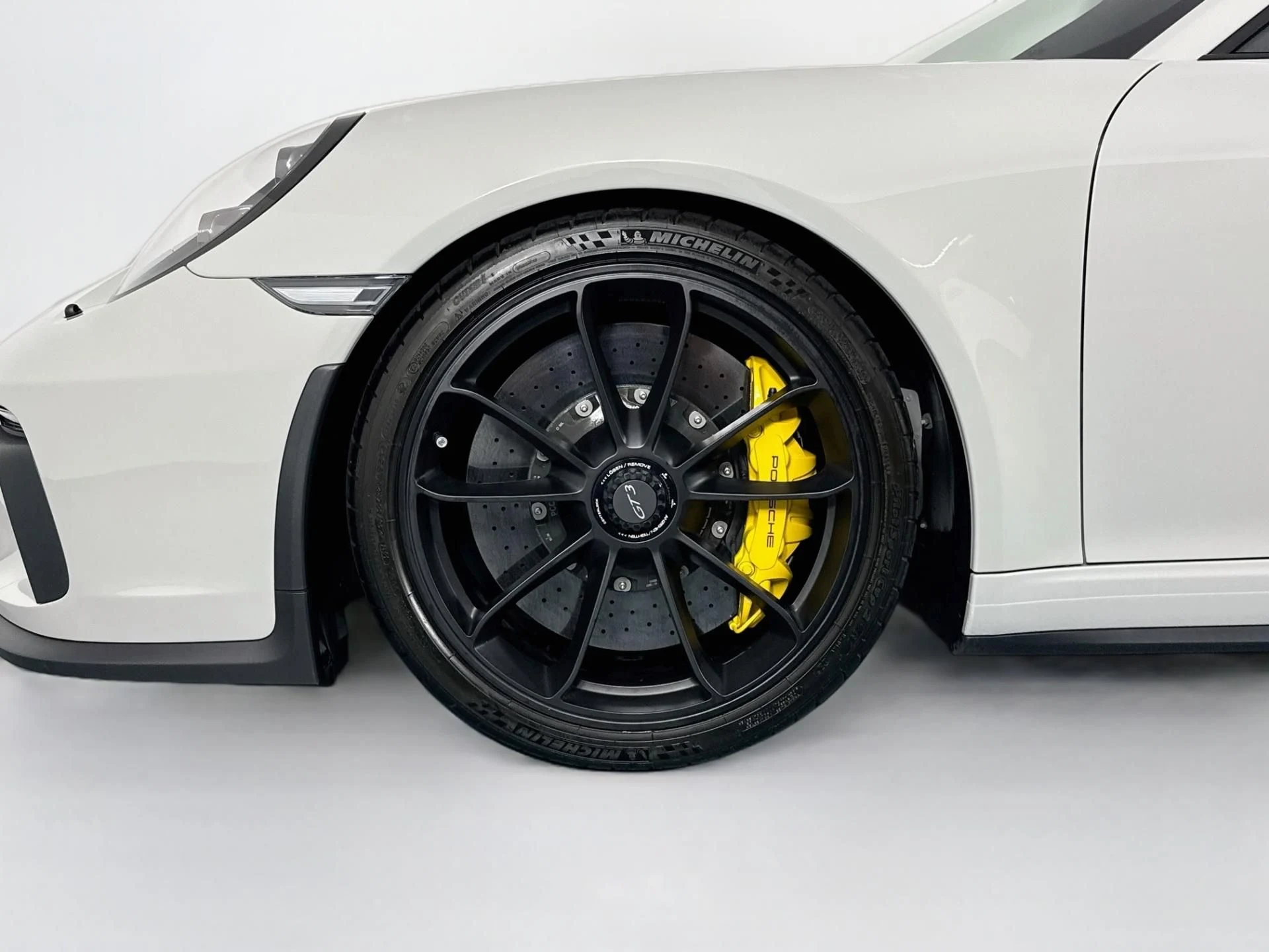 mph044_2285188291_Used_2018_Porsche_911_GT_3_1787596700_0bdf74211e