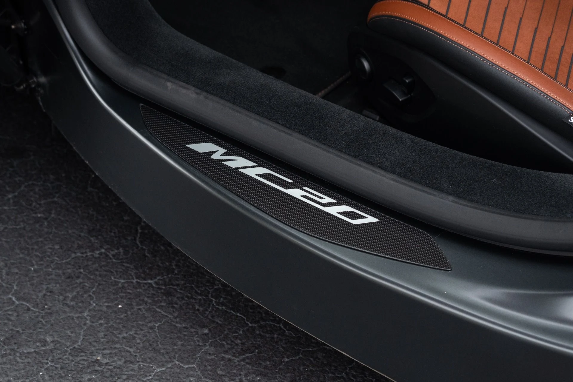 mph044_2305375902_Used_2022_Maserati_MC_20_1777083905_45990890d8