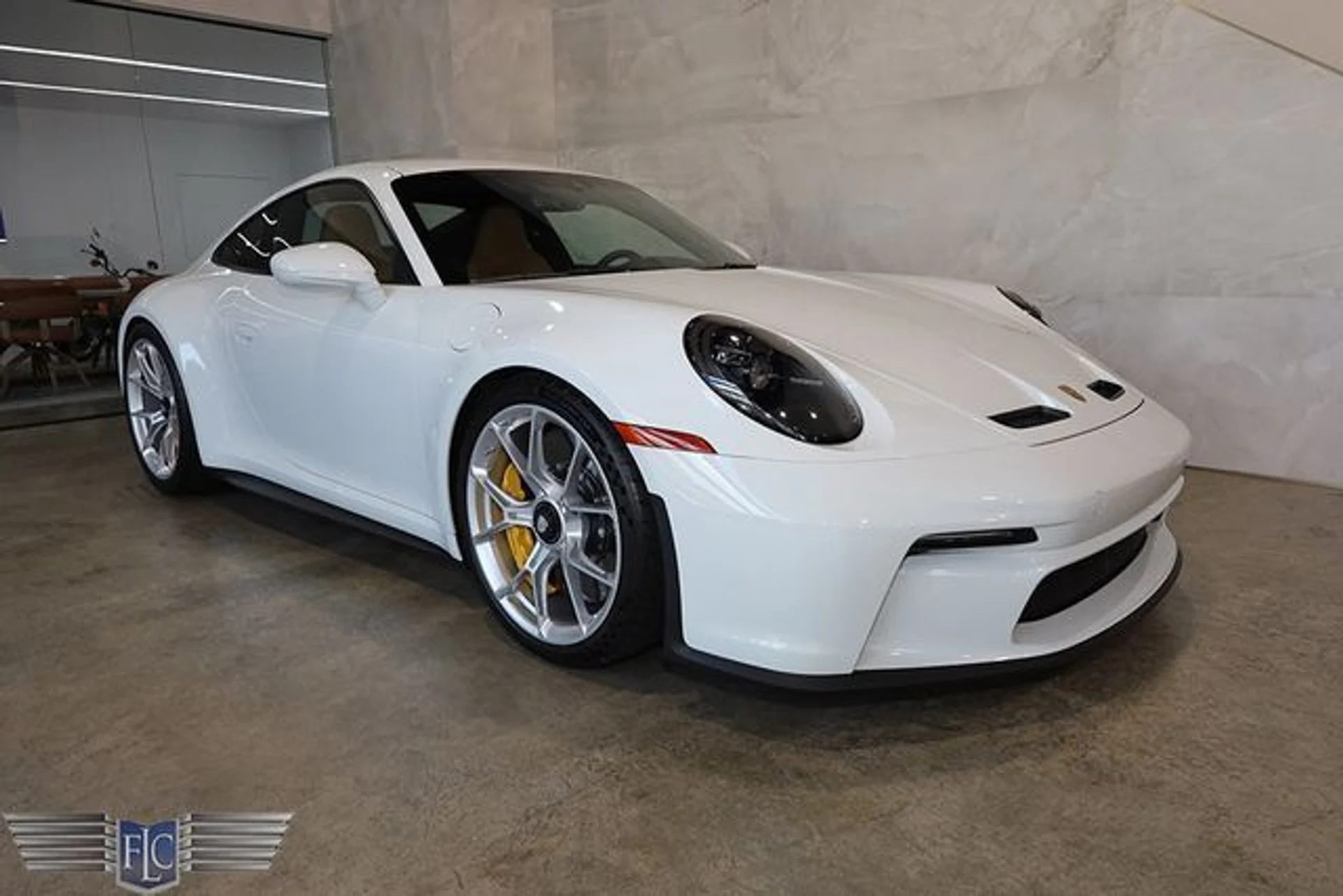 mph044_2336251131_used_2024_porsche_911_gt3coupewtouringpackage_9689_23060491_49_640_2516813e9b