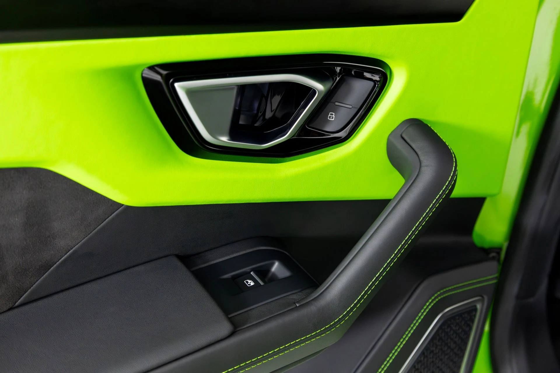 mph044_2366883719_Used_2023_Lamborghini_Urus_S_1769555052_ef2325aea1