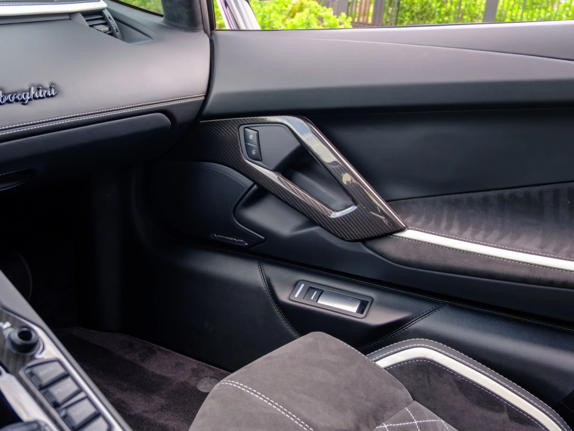 mph044_239343787_Used_2018_Lamborghini_Aventador_S_1778520653_1f72fde584