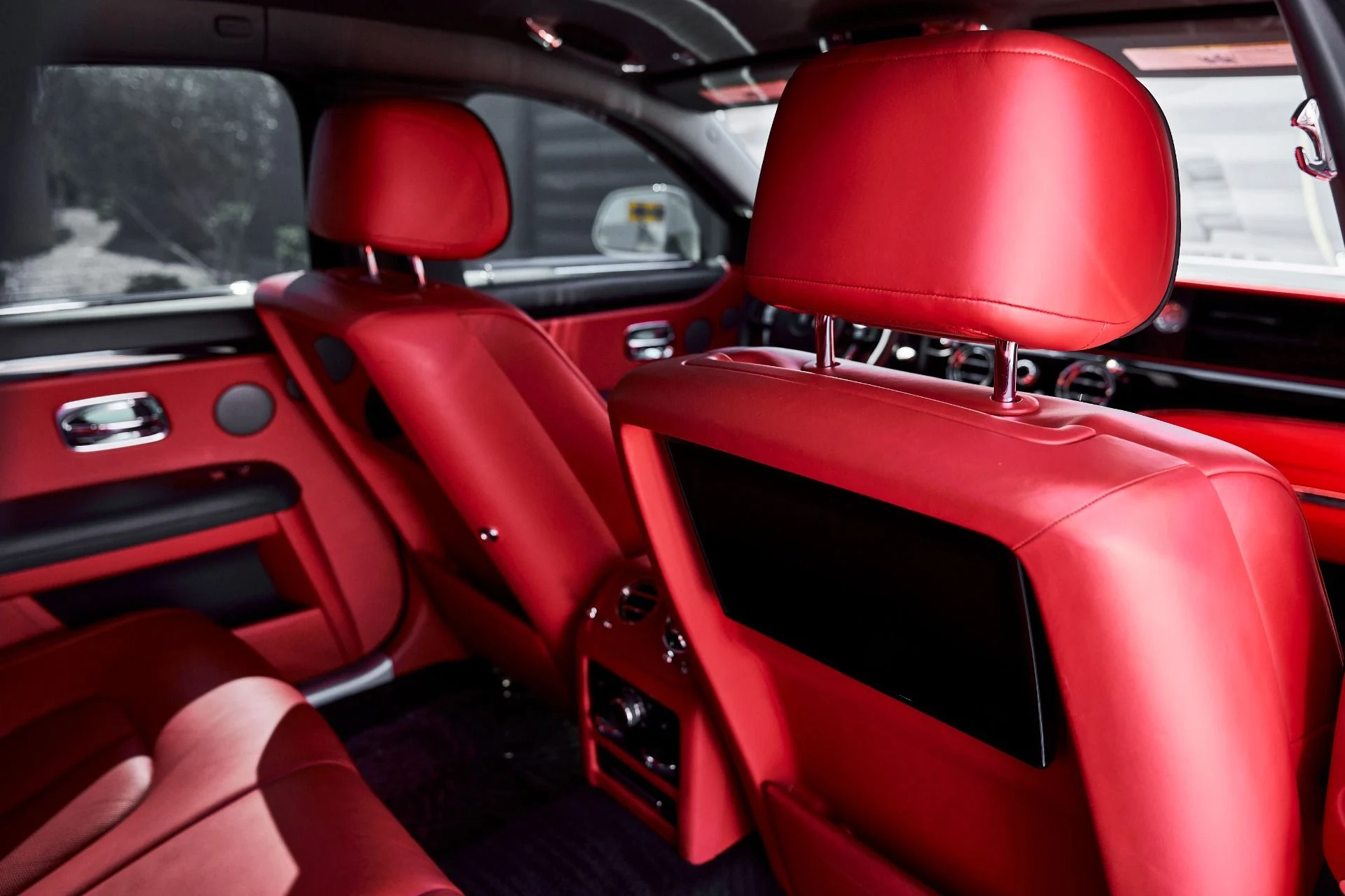 mph044_2394080911_Used_2022_Rolls_Royce_Ghost_Base_1772766033_8e35ba877e