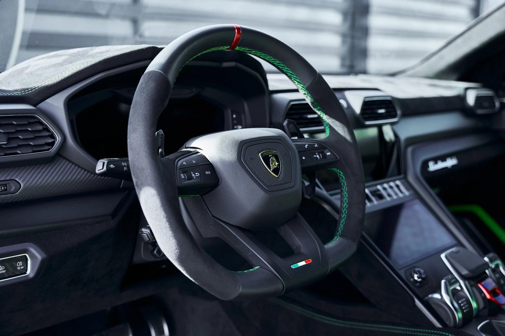 mph044_2405362534_Used_2024_Lamborghini_Urus_Performante_1772849103_61df151f18