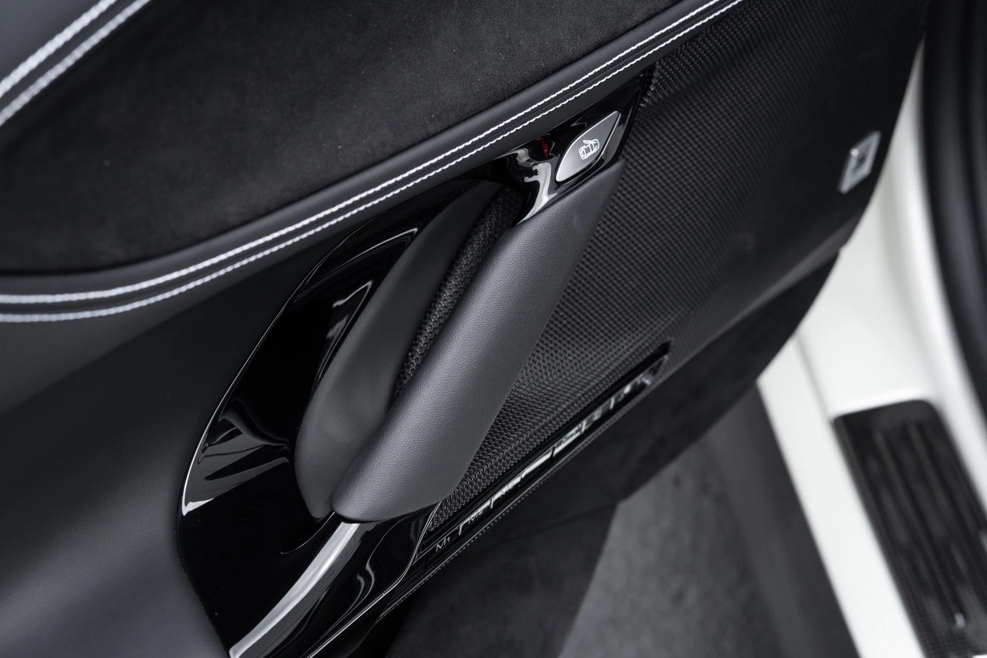 mph044_2420120911_Used_2024_Ferrari_SF_90_Spider_1775624639_f2862e8dbc