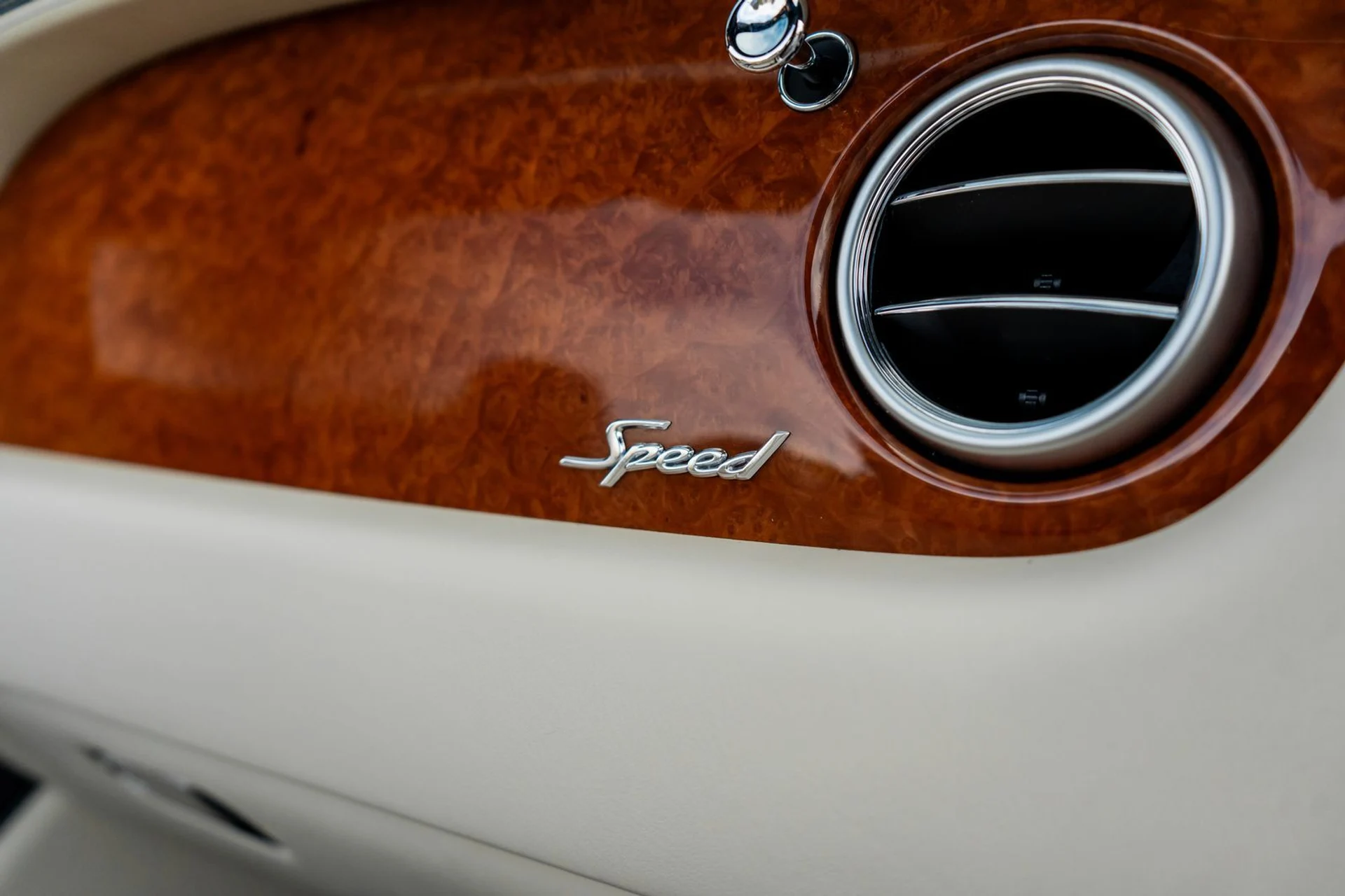 mph044_2426526073_9c120922_a099_4379_8cf0_3061e1ed887a_933bd8bc38