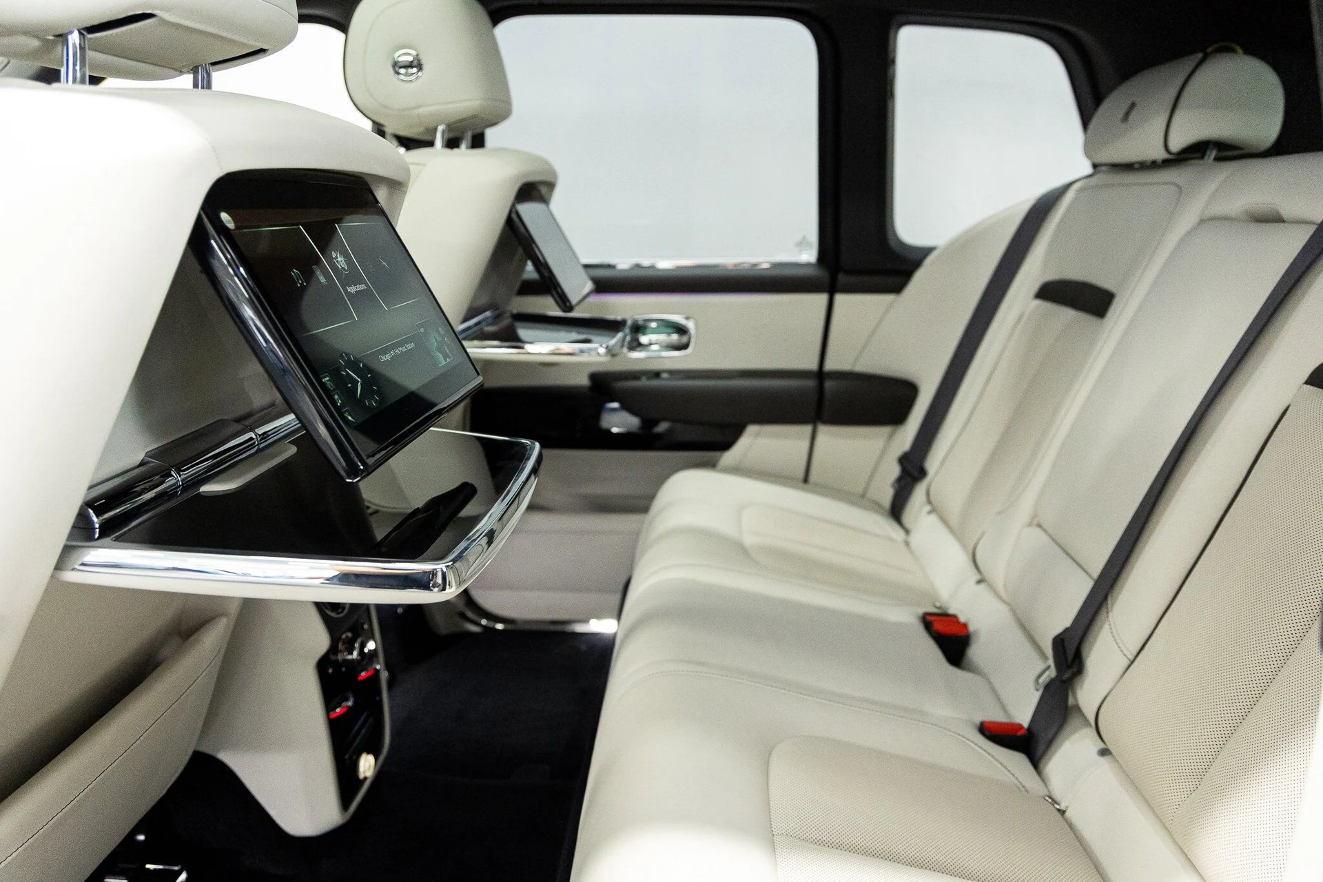 mph044_2438145958_236df98655ff83b33a36897a9ed1f7cex_d977ed370a