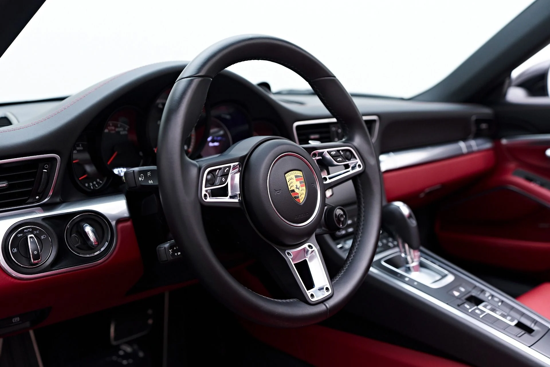 mph044_2441399002_Used_2019_Porsche_911_Turbo_1750270685_09b3946773