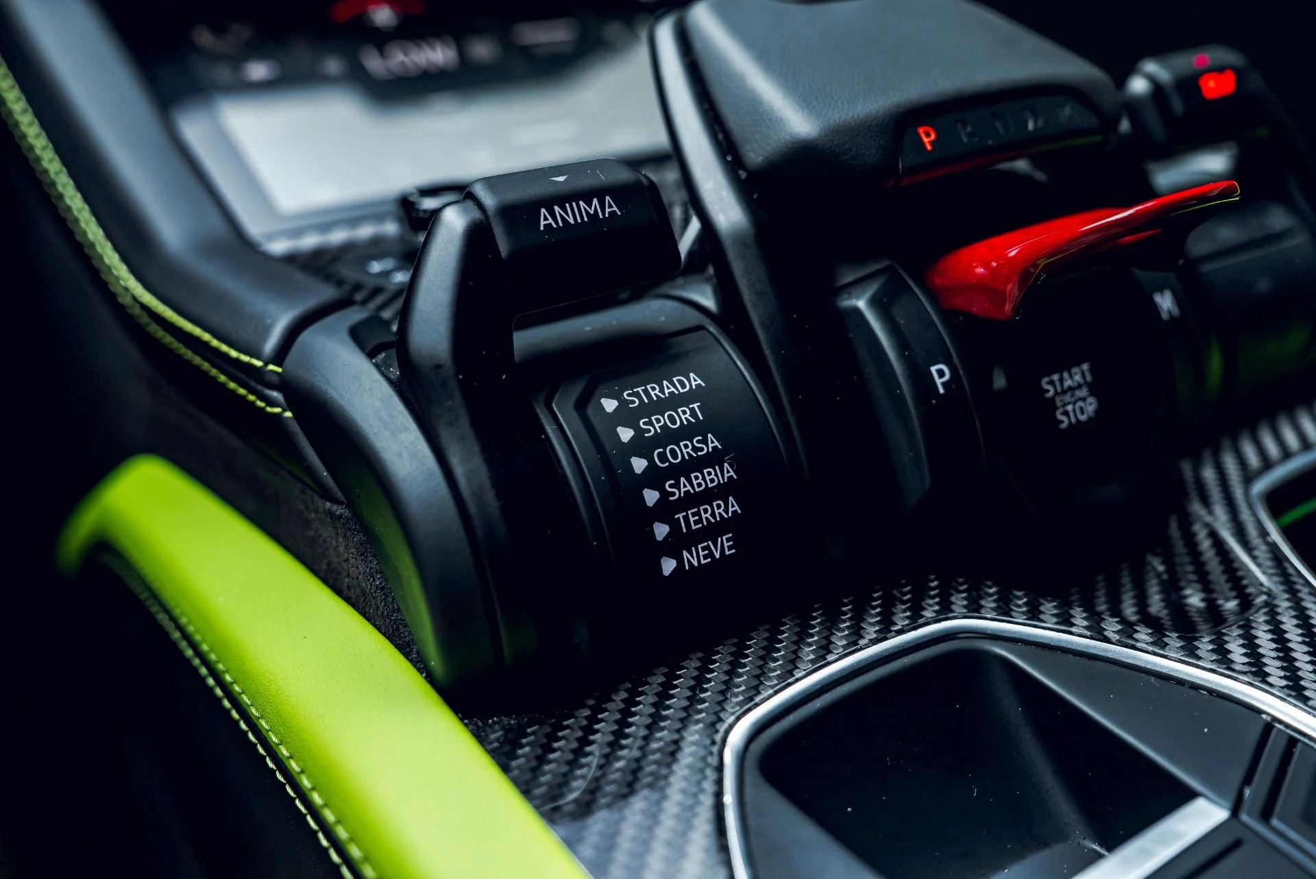 mph044_2463327876_Used_2025_Lamborghini_Urus_SE_1783370088_9e0ce8594f