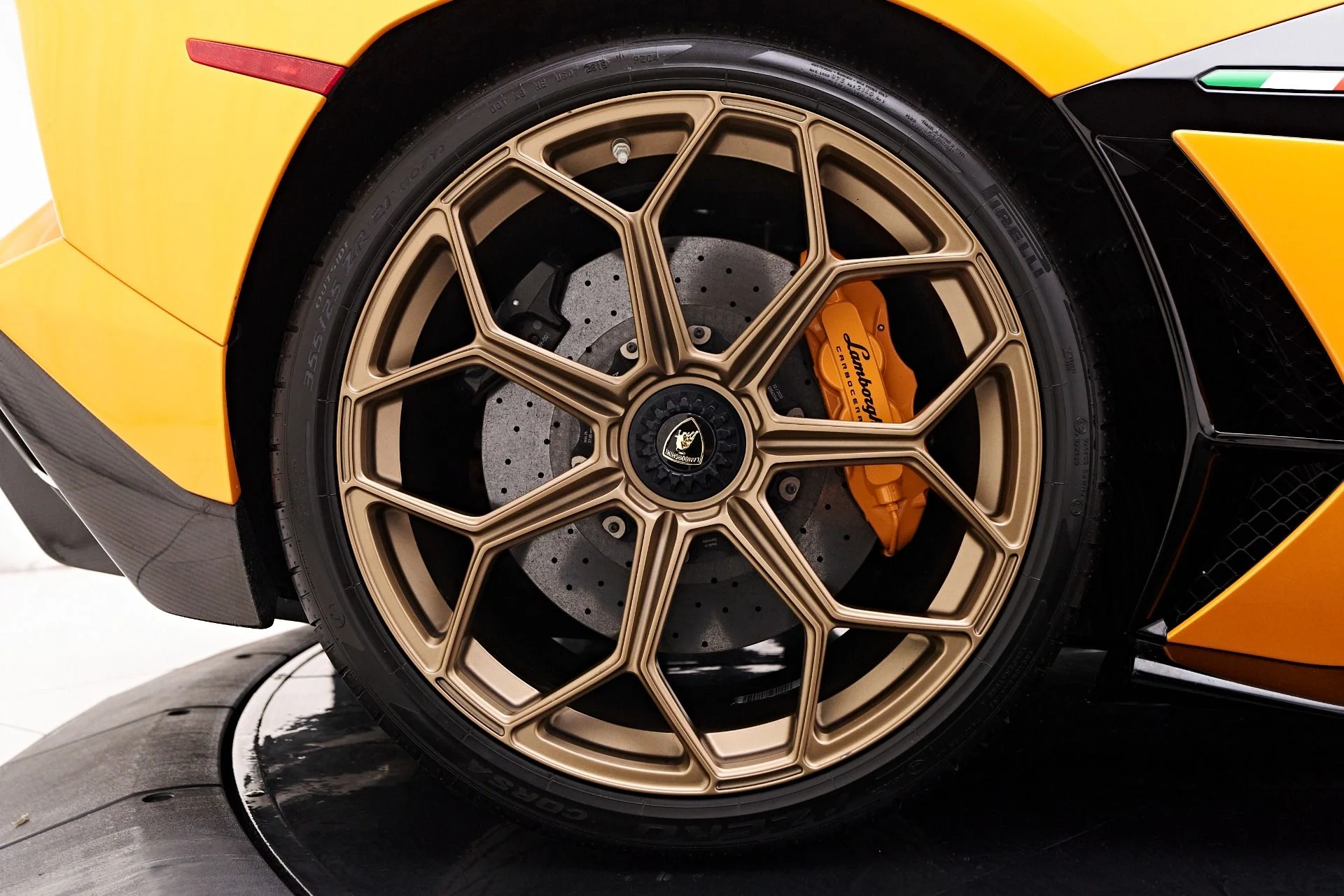 mph044_2478264856_Used_2021_Lamborghini_Aventador_SVJ_Base_1755224573_a4ae91f6a3
