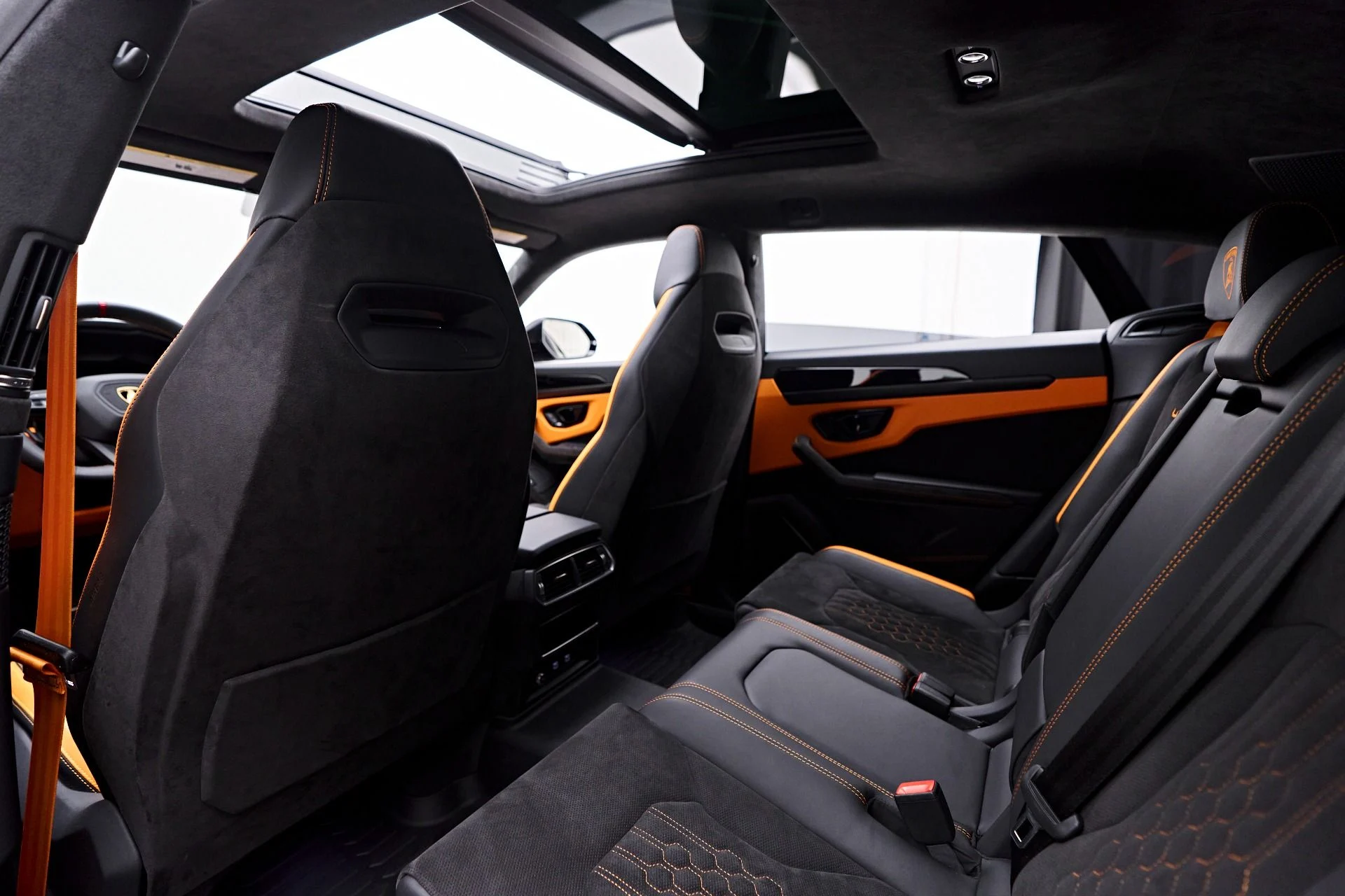 mph044_2481088624_Used_2024_Lamborghini_Urus_S_1759191692_da00bc77b7