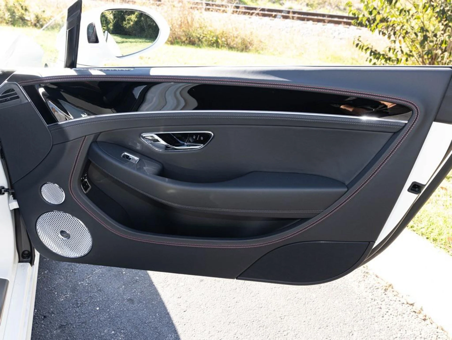 mph044_2486835546_465336698_68f22a7fc83056c645fcffc6_3730f0efad